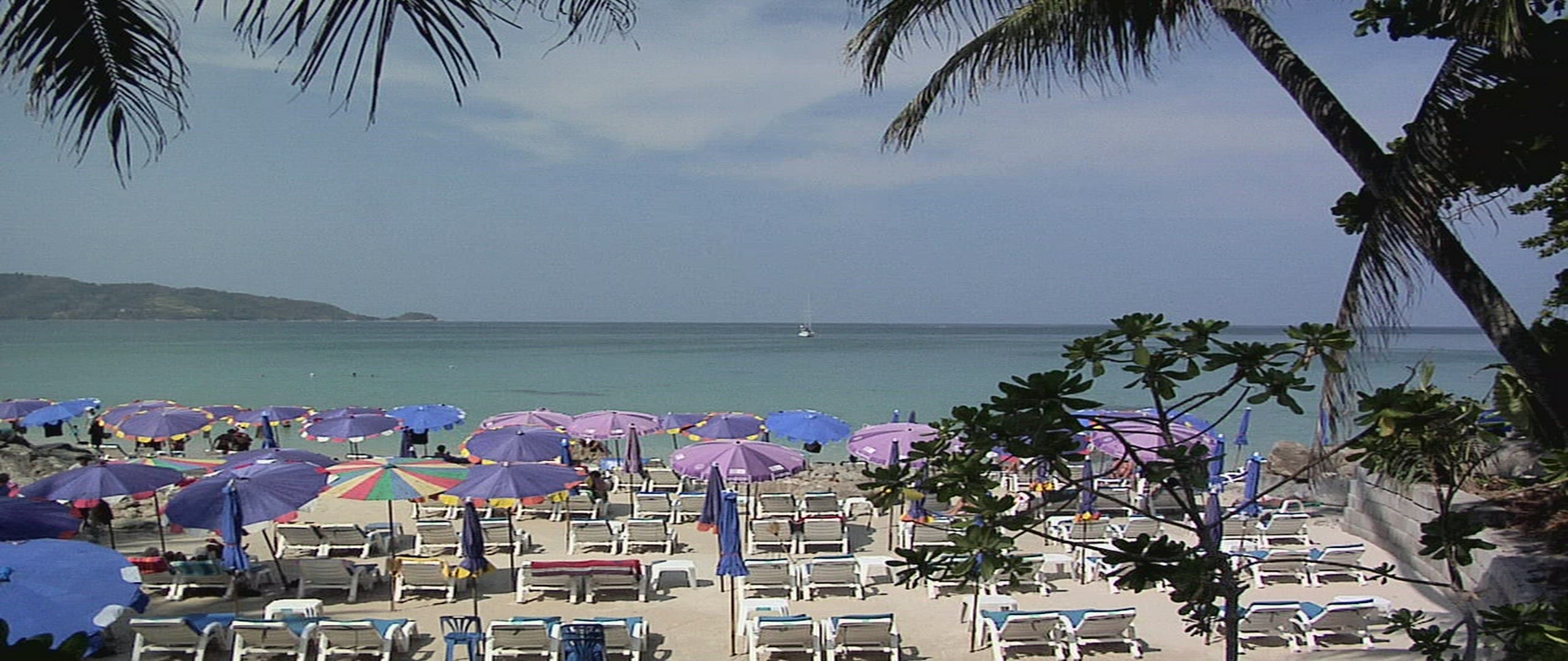145268660 / Sunshade / Seascape / Phuket / Thailand