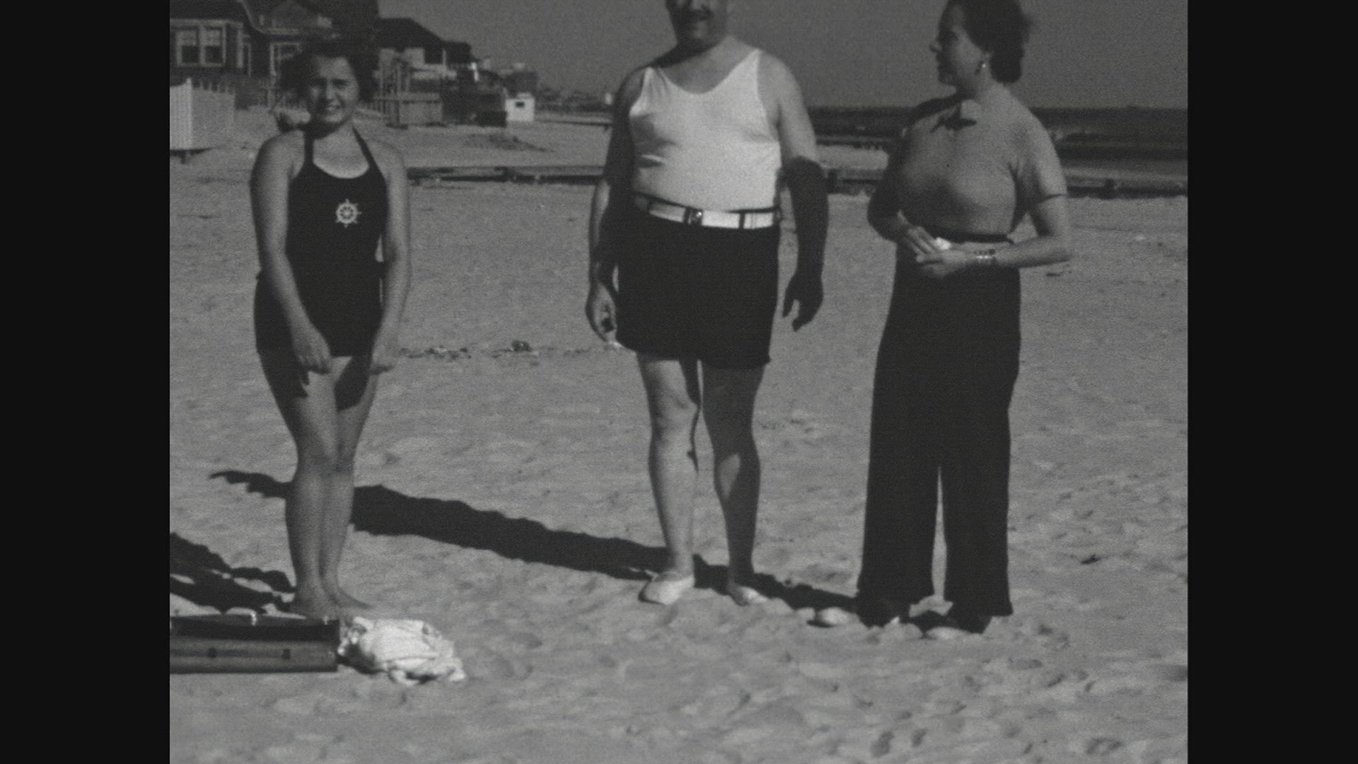 724154403 / People / Beach / Long Beach / USA / 1936
