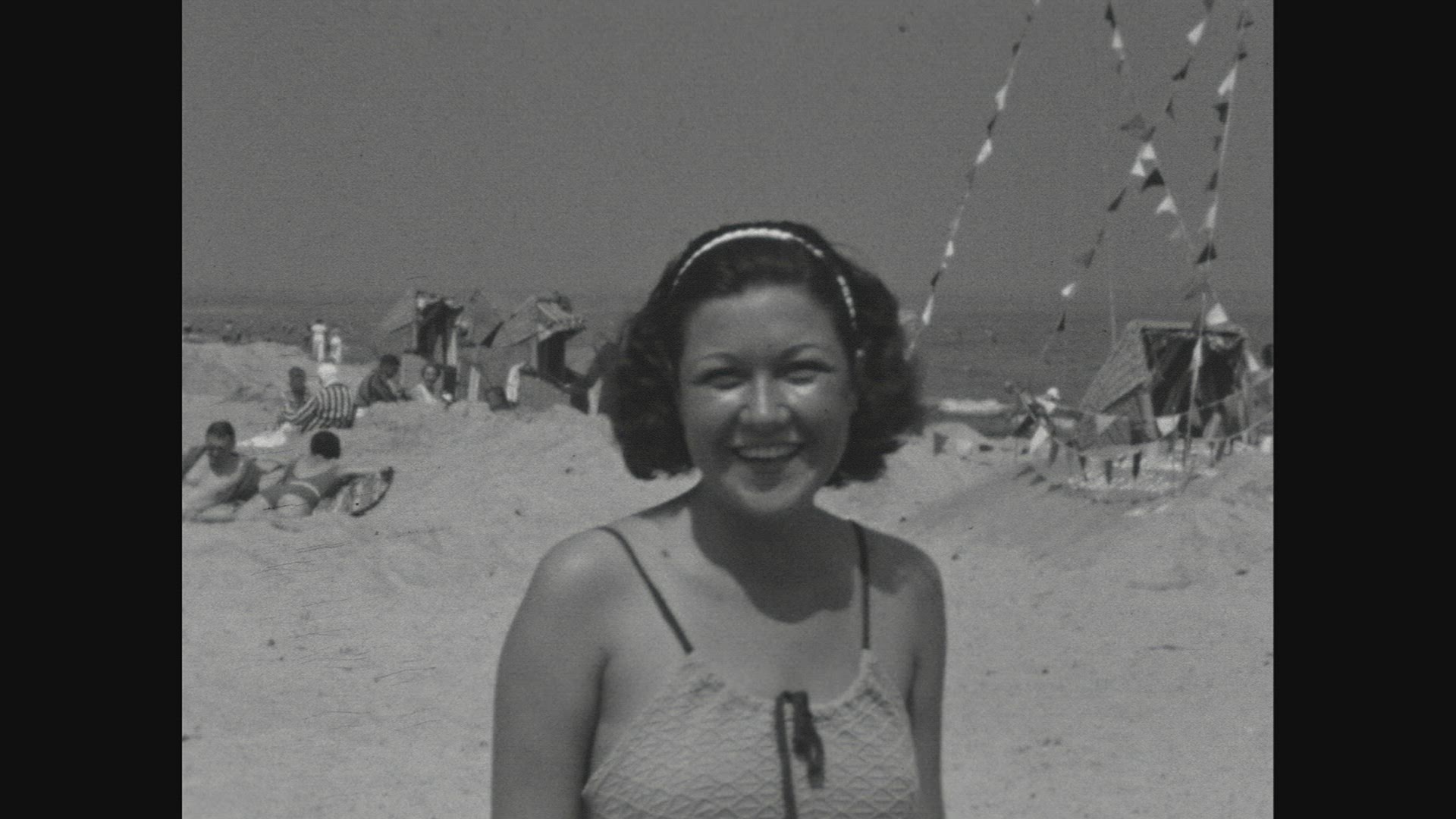 280918831 / Beach Life / Timmendorfer Strand / Germany / 1937