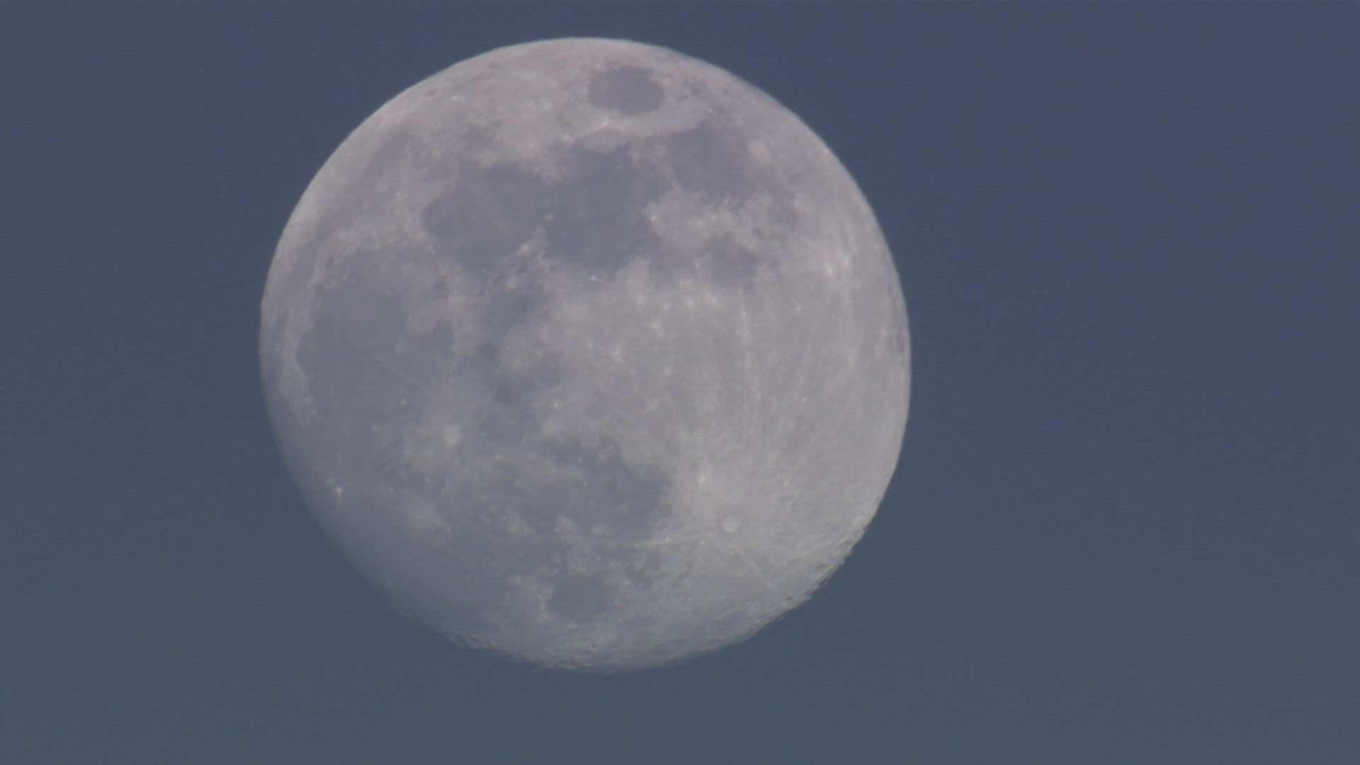 276954104 / Moon / Evening