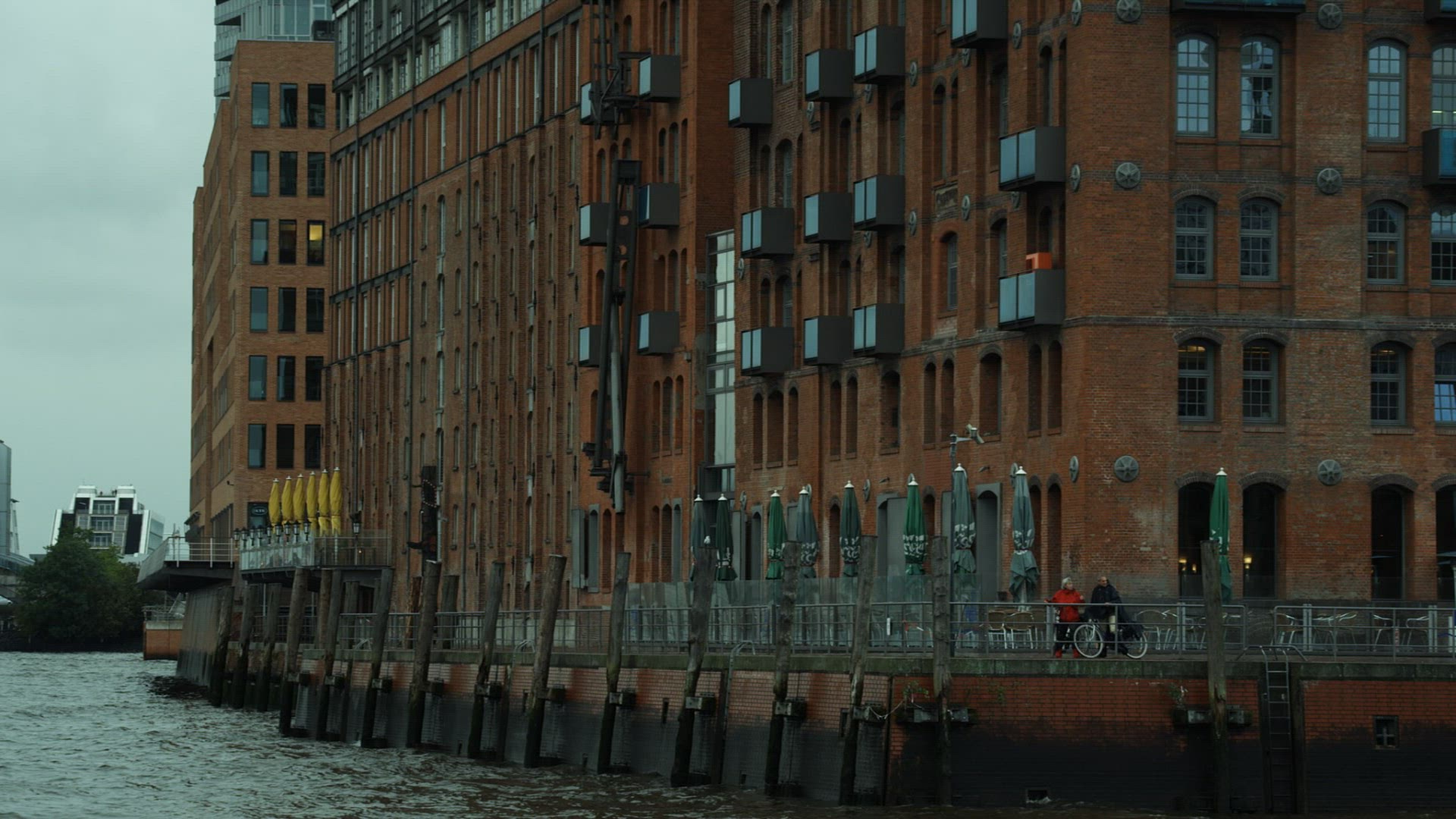 951013906 / Costa Magica / Harbor / Hamburg