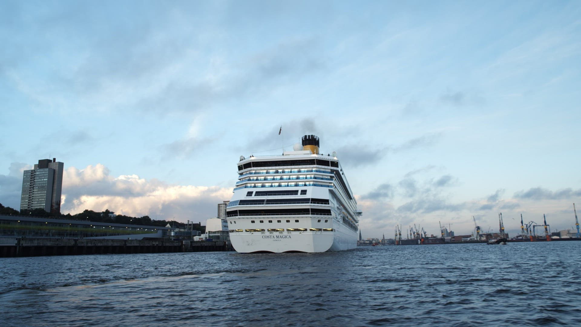 444508199 / Costa Magica / Harbor / Hamburg