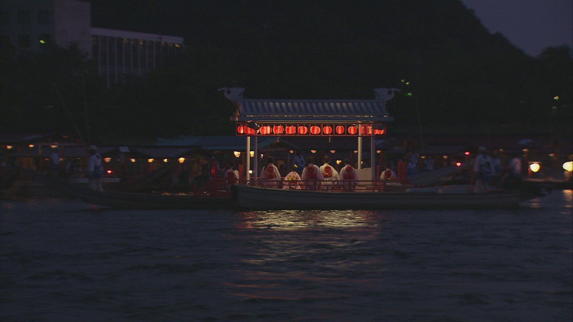 713849831 / Traditional Dancing / River / Japan