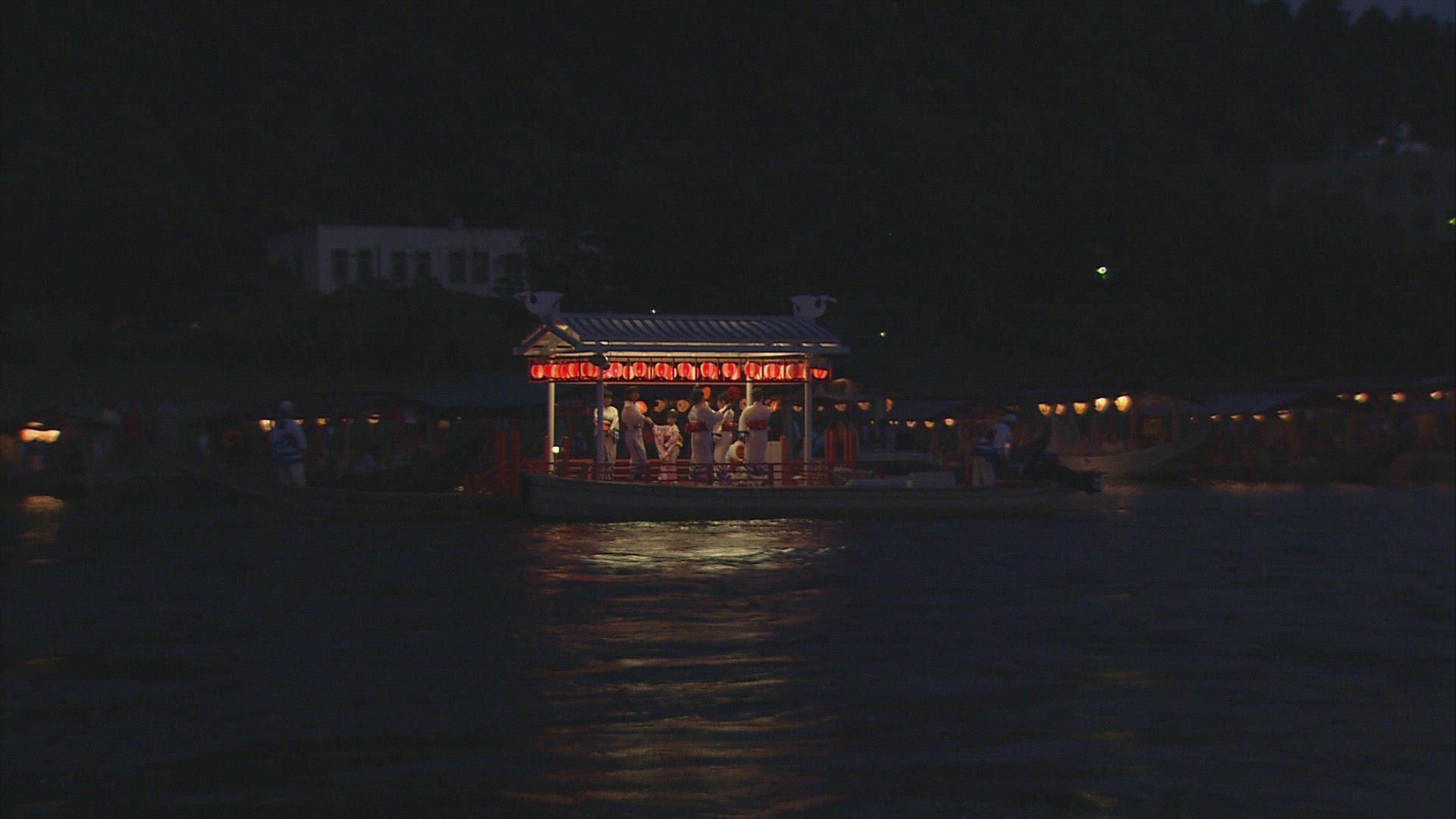 779432721 / Traditional Dancing / River / Japan