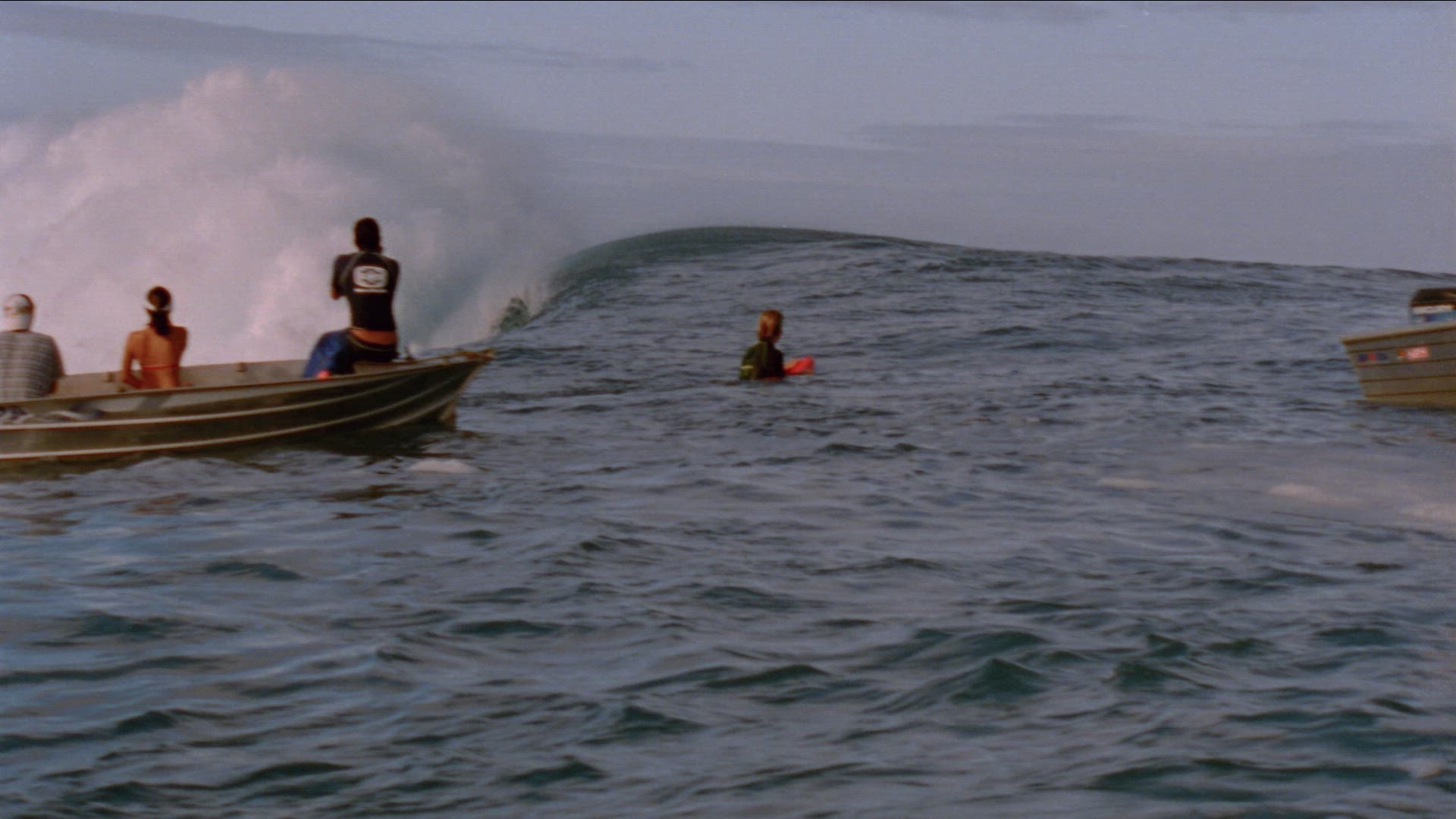 415075021 / Wave Riding / Extreme Sport