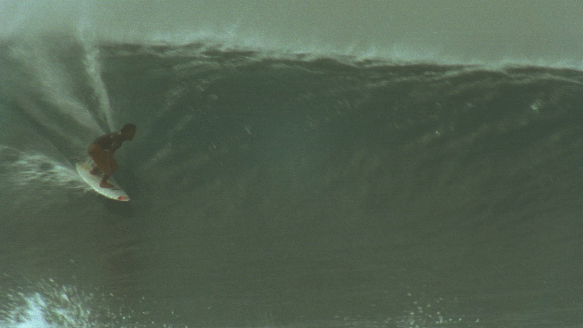 166475762 / Wave Riding / Extreme Sport