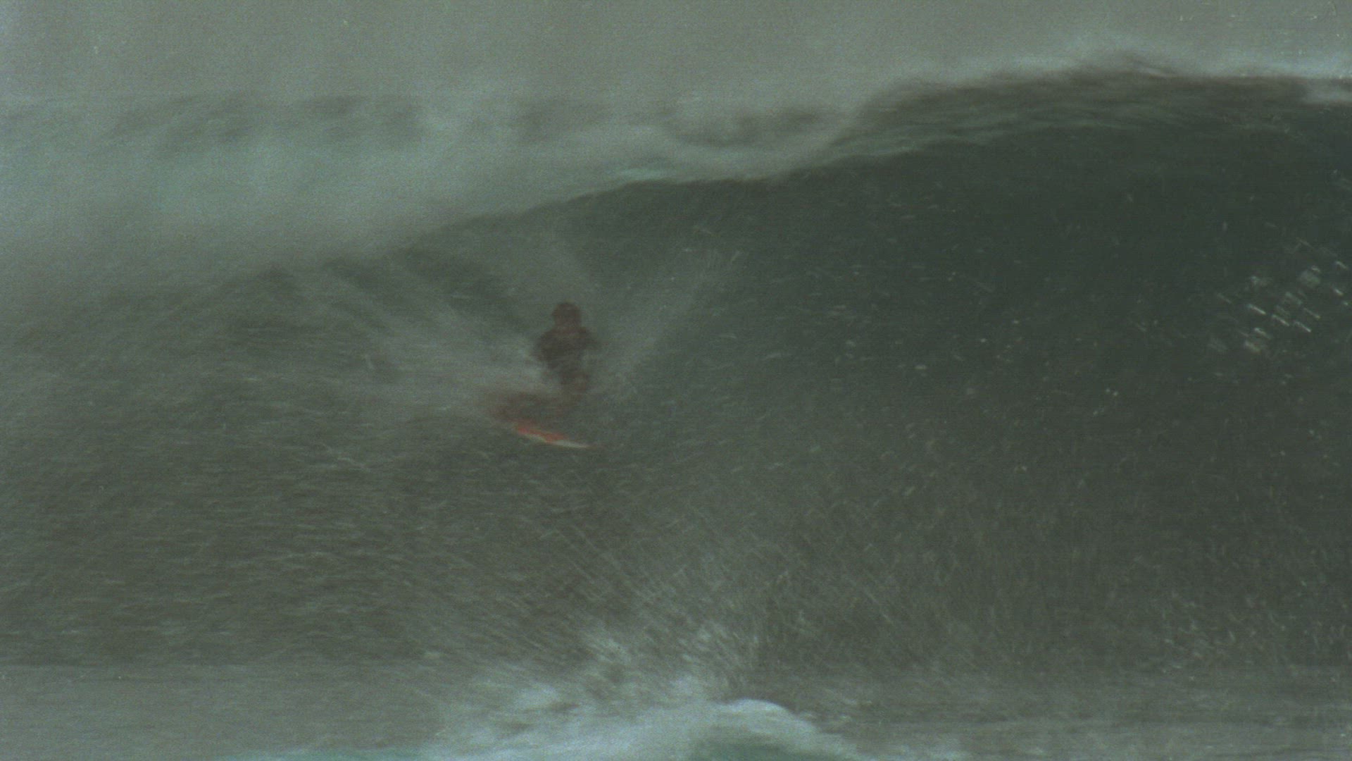 330950464 / Wave Riding / Extreme Sport