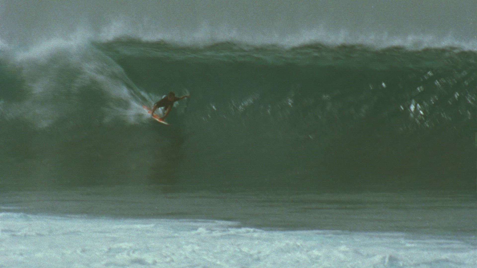 143627874 / Wave Riding / Extreme Sport