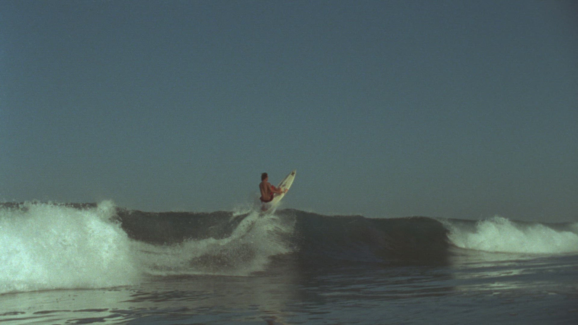 482121674 / Wave Riding / Extreme Sport