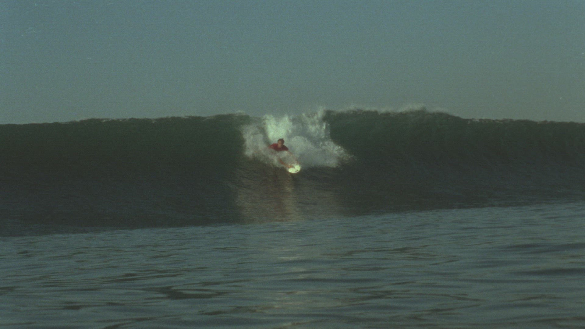 787228184 / Wave Riding / Extreme Sport