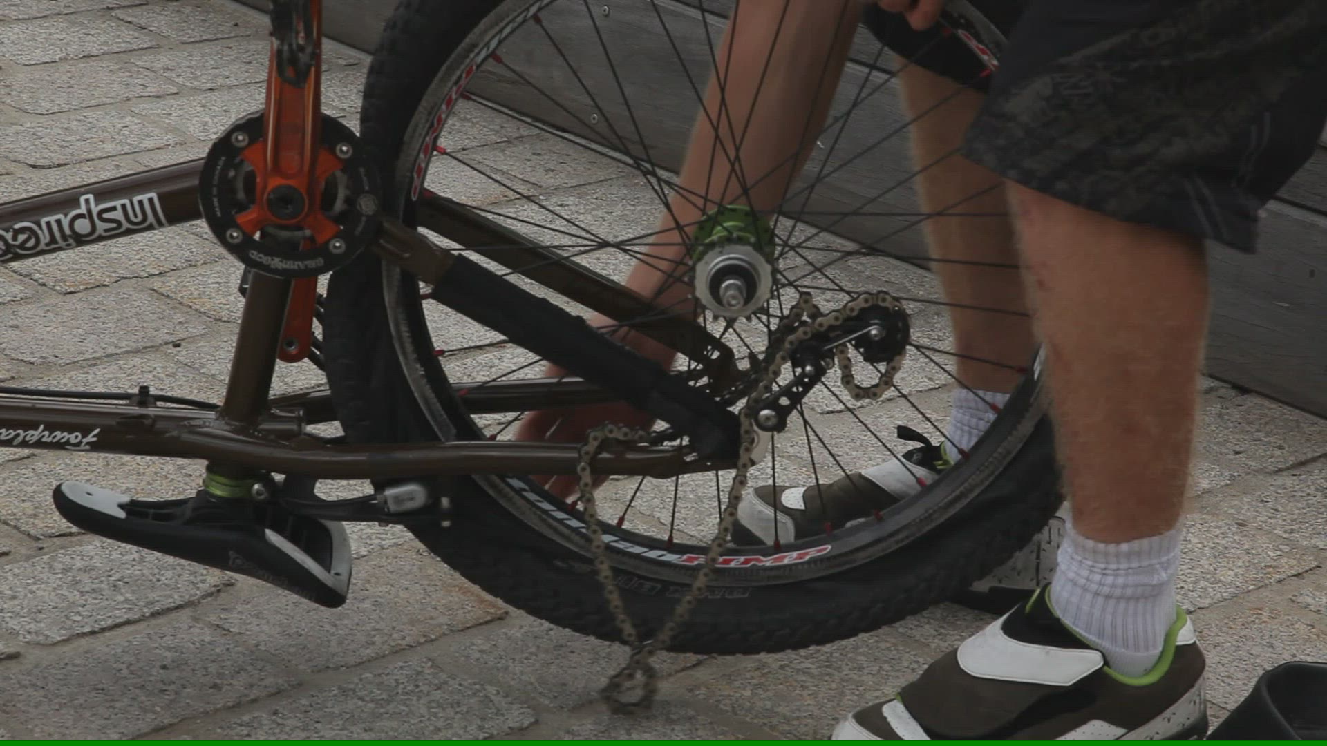 145977893 / Trial Mountainbike / Repairing / Chamonix