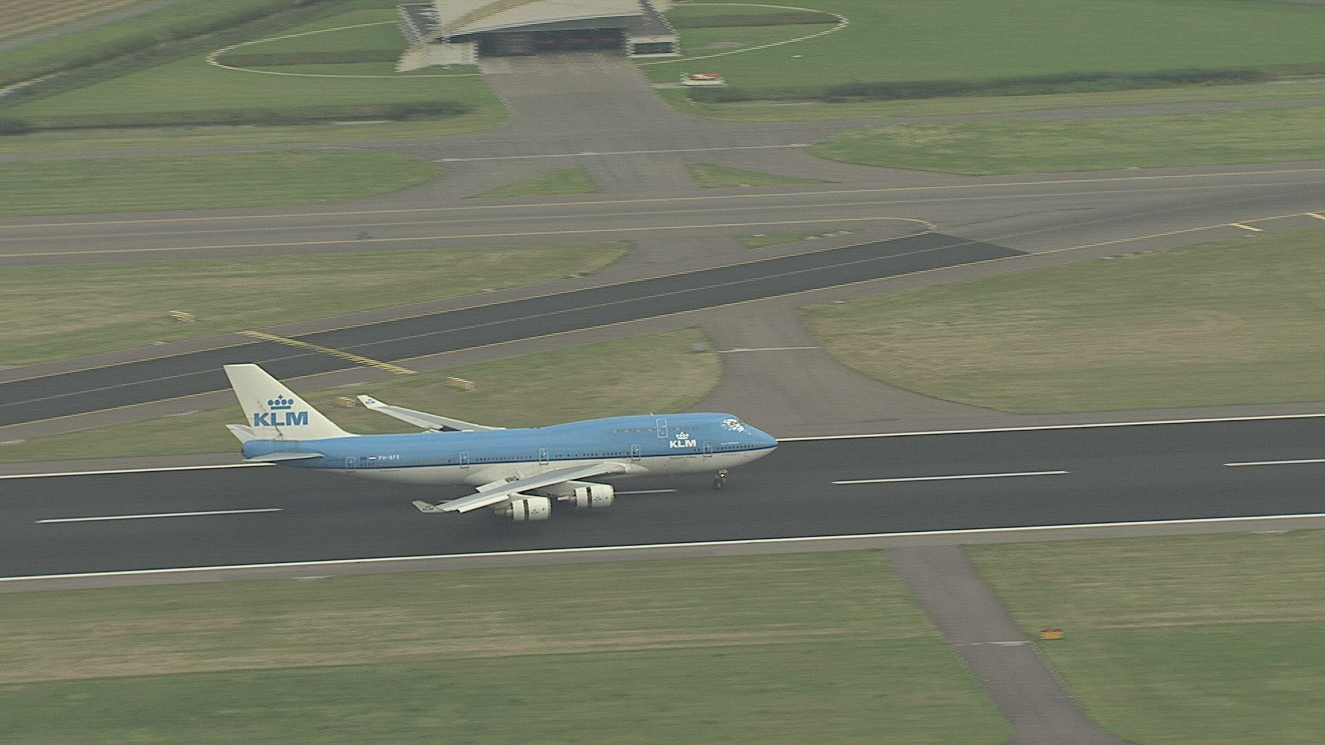 223508532 / Aeroplane / Airport / Netherlands