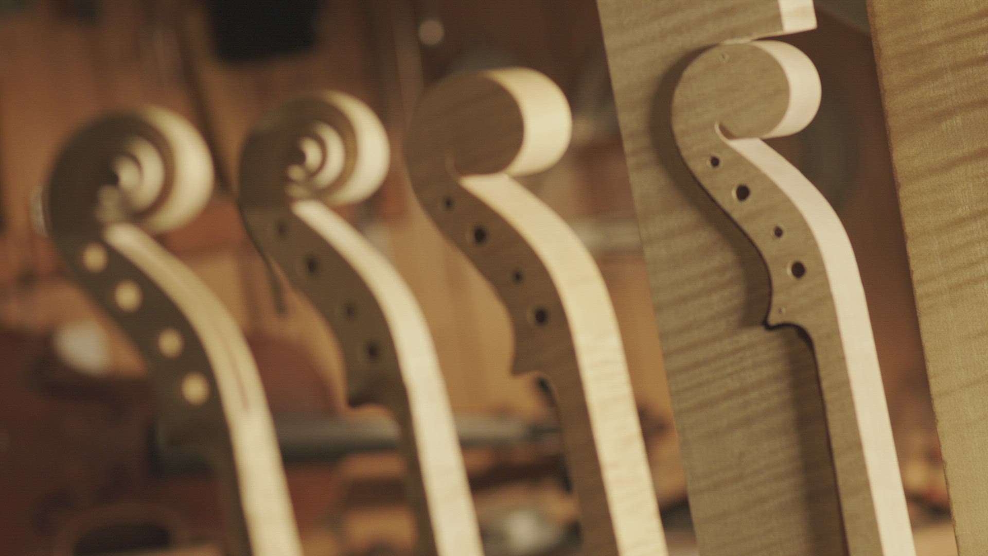 955822080 / Scroll / Violin / Workshop