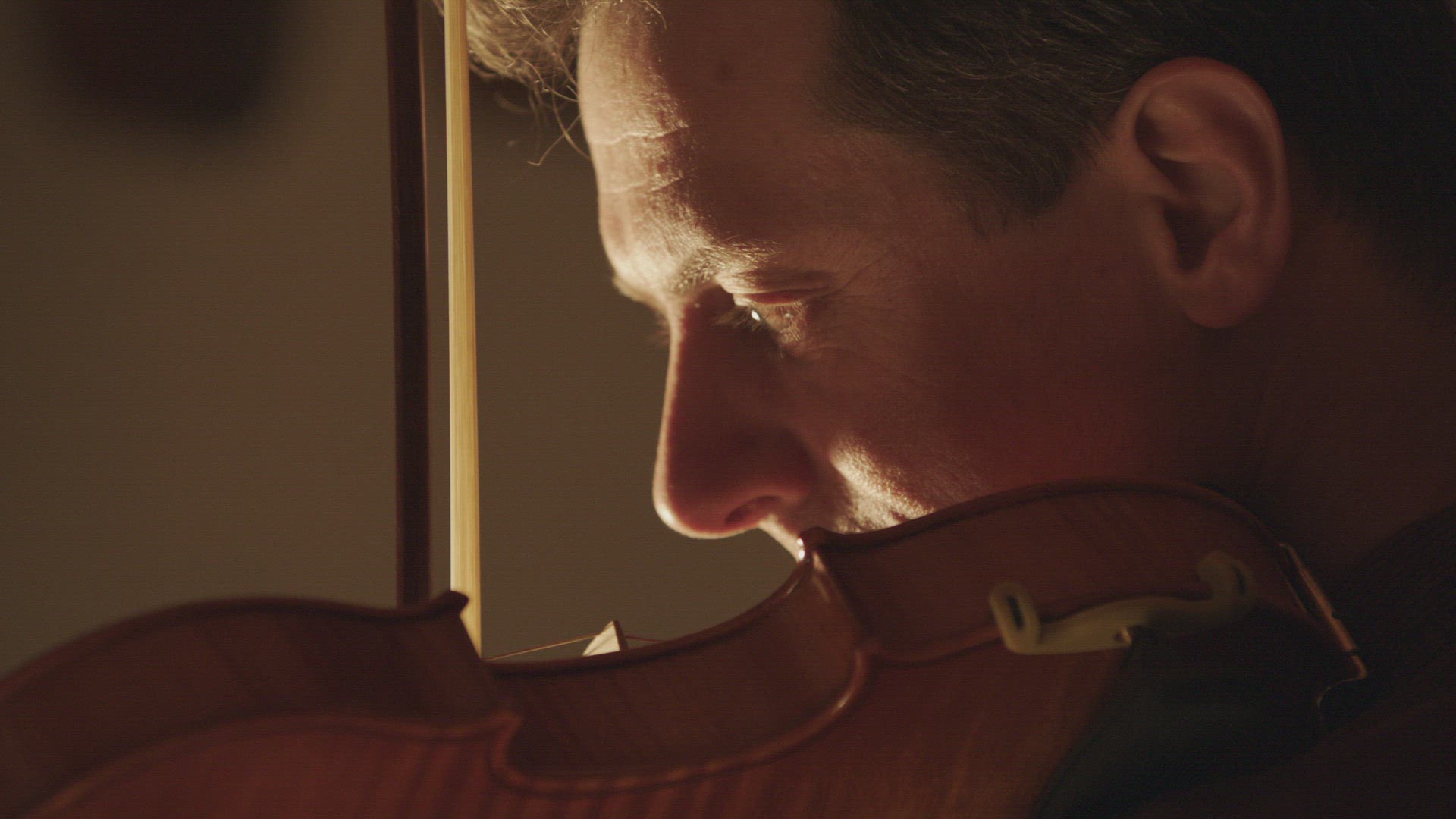 630456404 / Violin-Maker / Tuning / Making Music