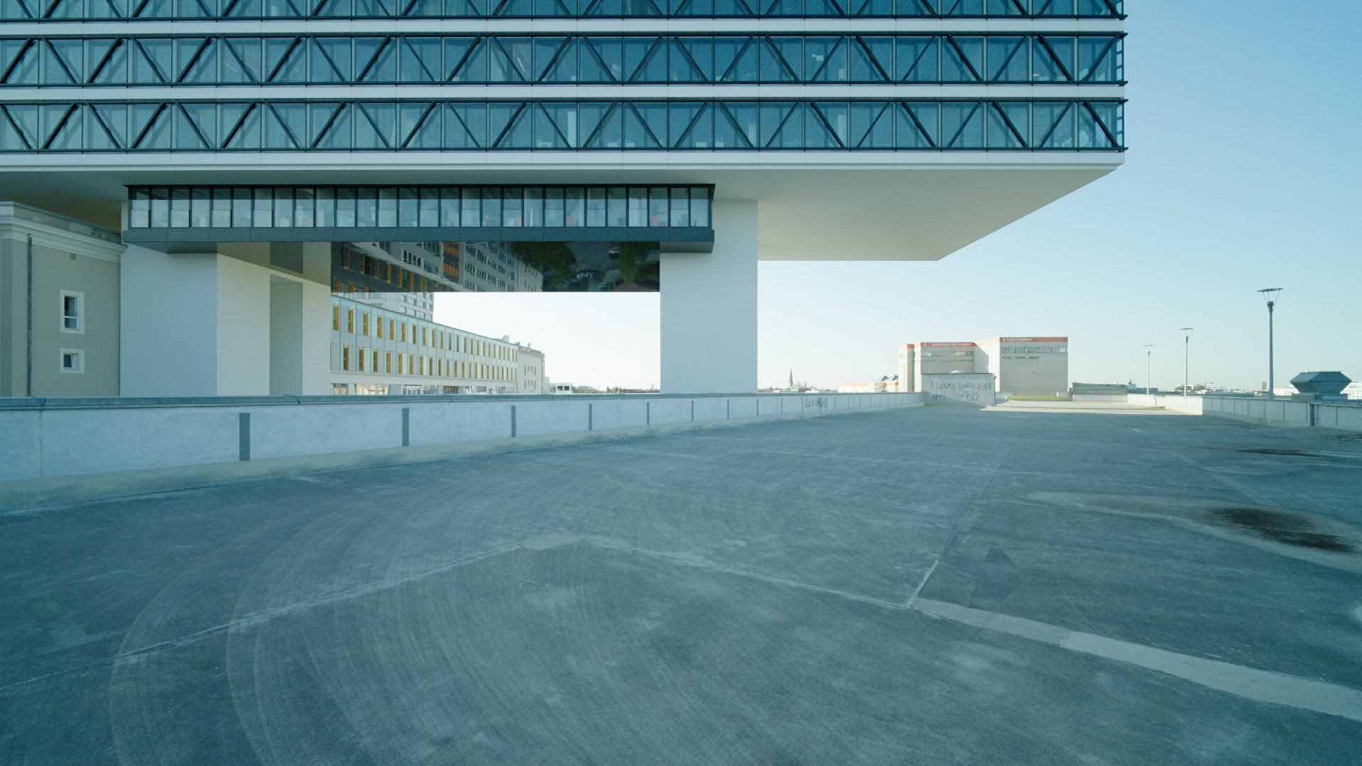282369595 / Car / Parking / Architecture