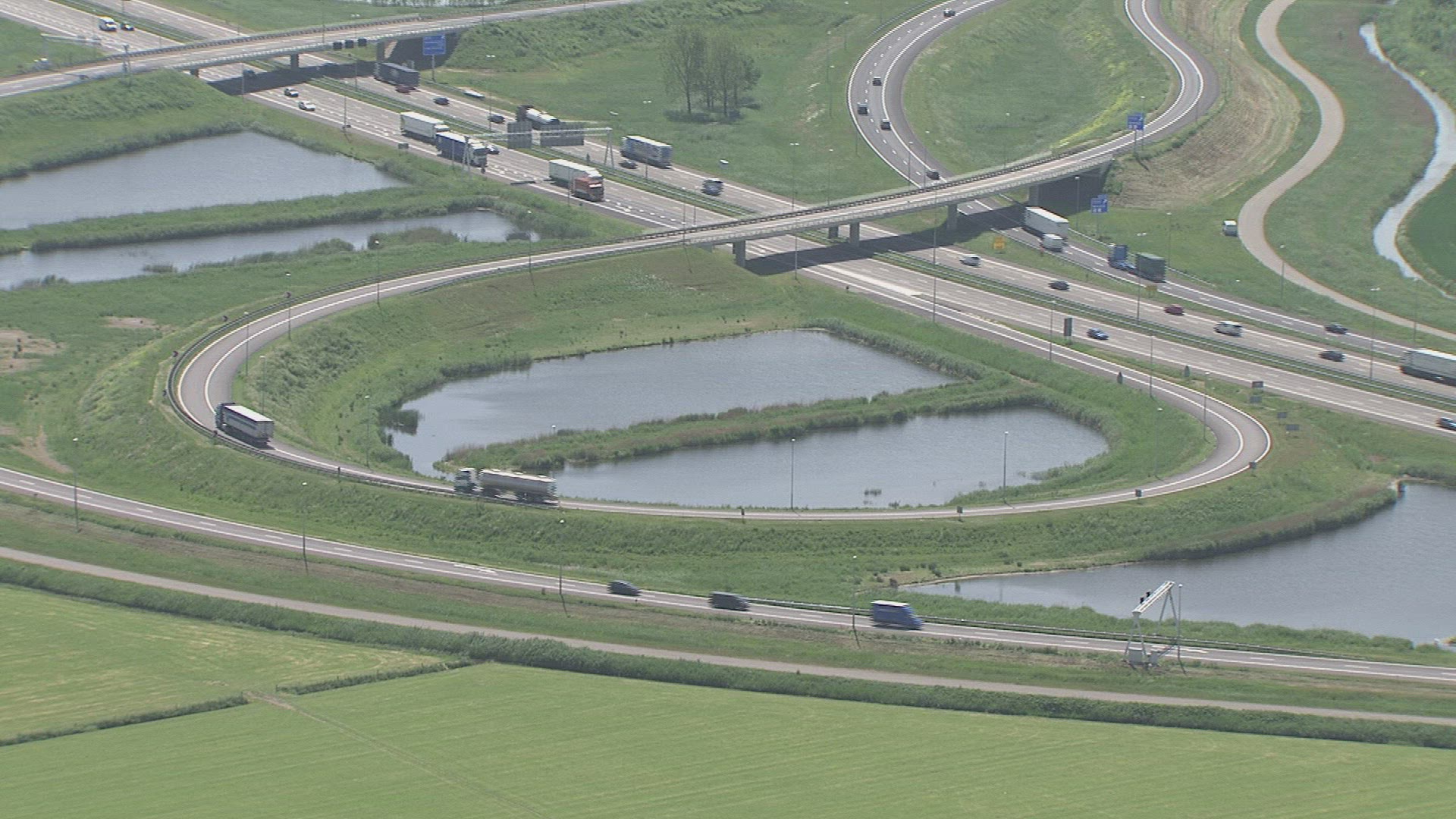 268220901 / Road Traffic / Motorway / Bridge / Netherlands