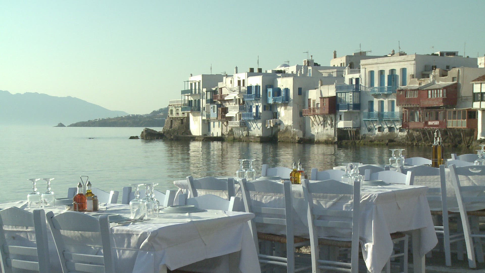 135124153 / Street Restaurant / Mykonos / Greece