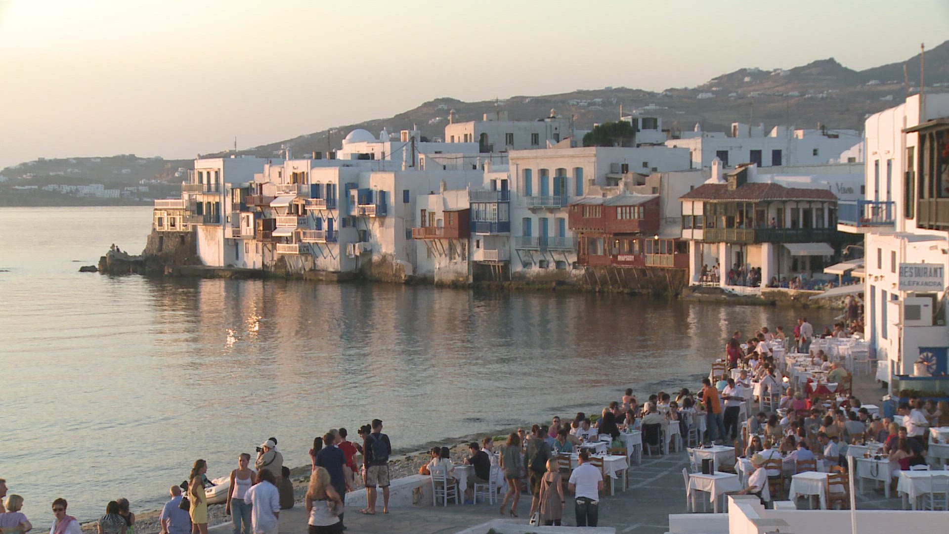 202880254 / Street Restaurant / Mykonos / Greece
