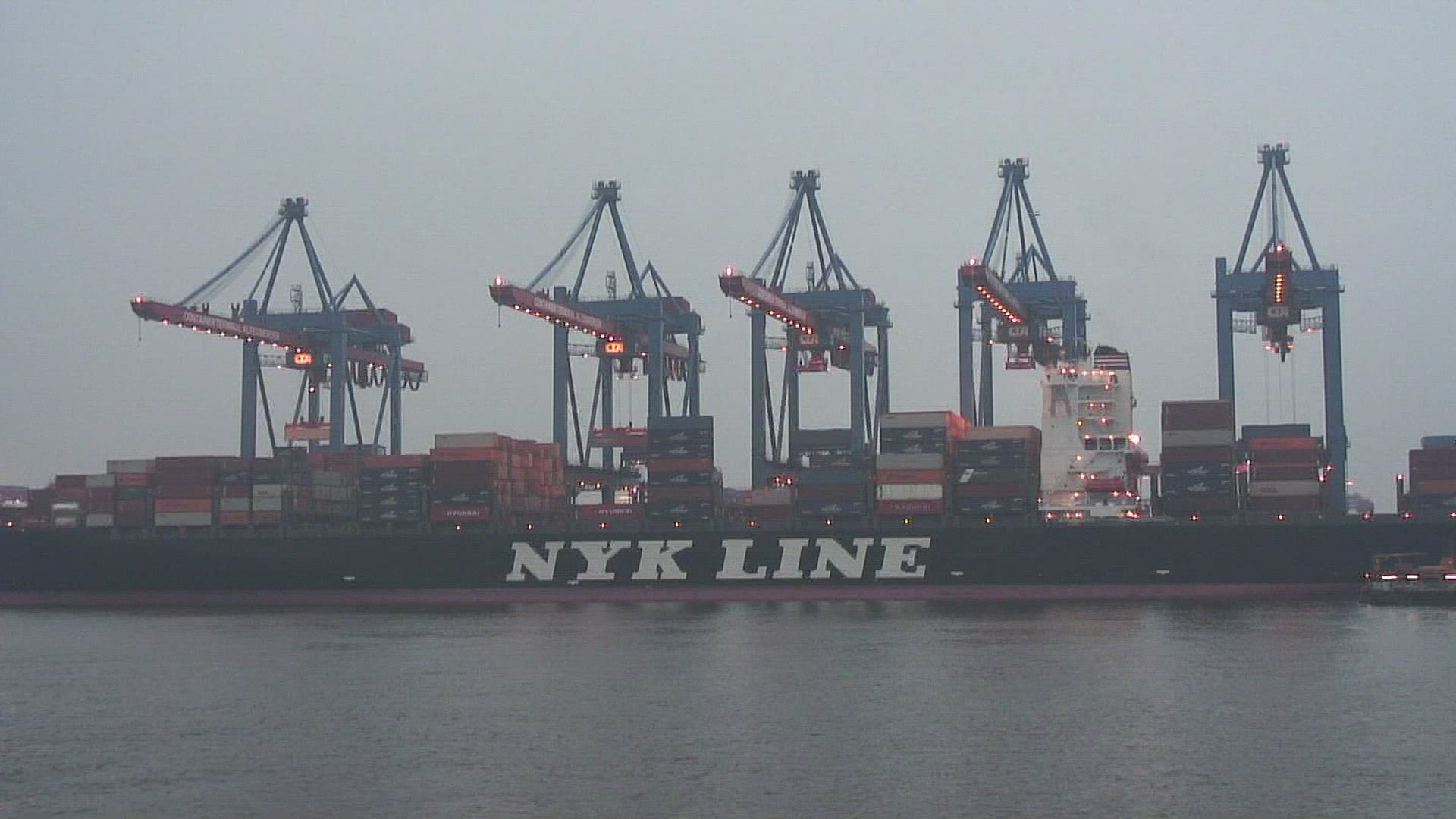 971146899 / Altenwerder Container Terminal / Hamburg / Germany