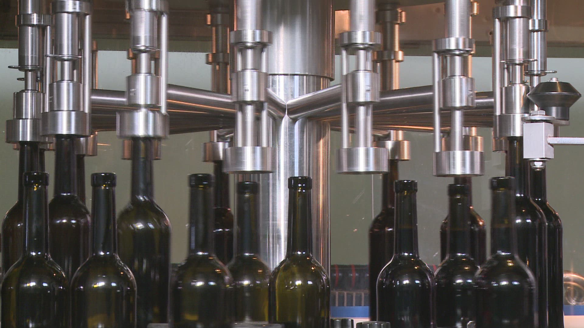 473886442 / Wine / Wine Bottle / Bottling Plant
