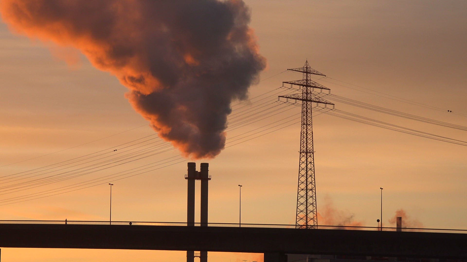 769490603 / Factory / Smoke / Port of Hamburg / Germany