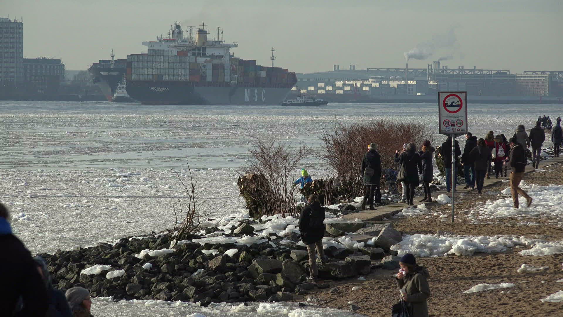 880026302 / Elbe / Winter / Hamburg / Germany