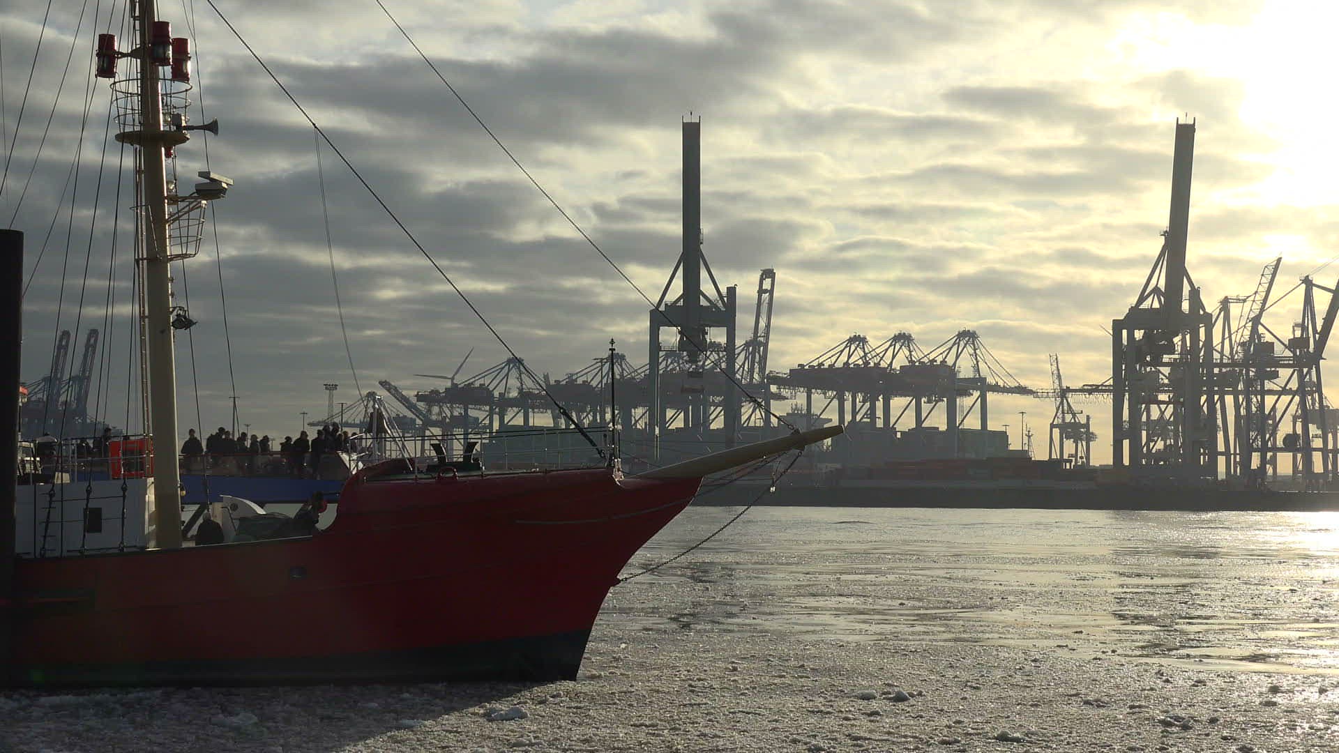556011751 / Port of Hamburg / Elbe / Germany