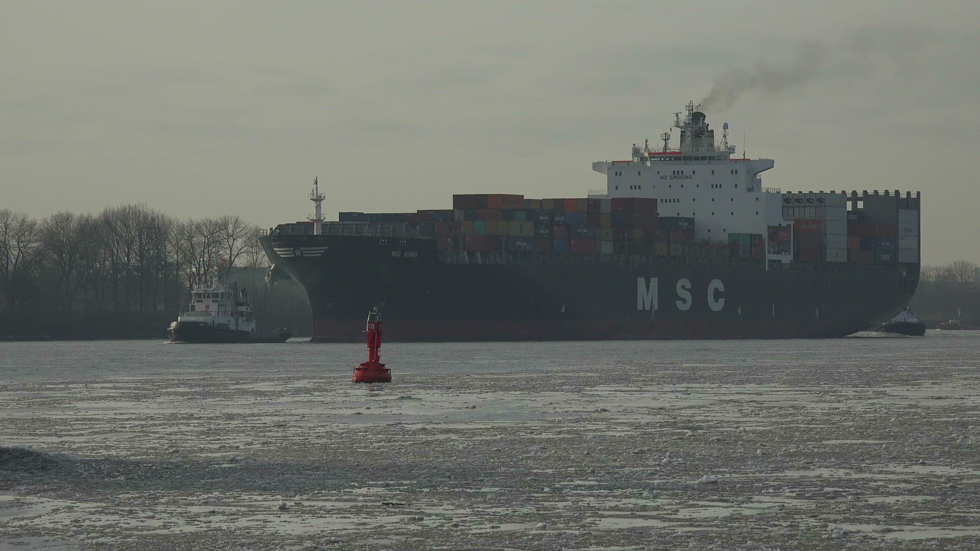 131469052 / Port of Hamburg / Elbe / Germany
