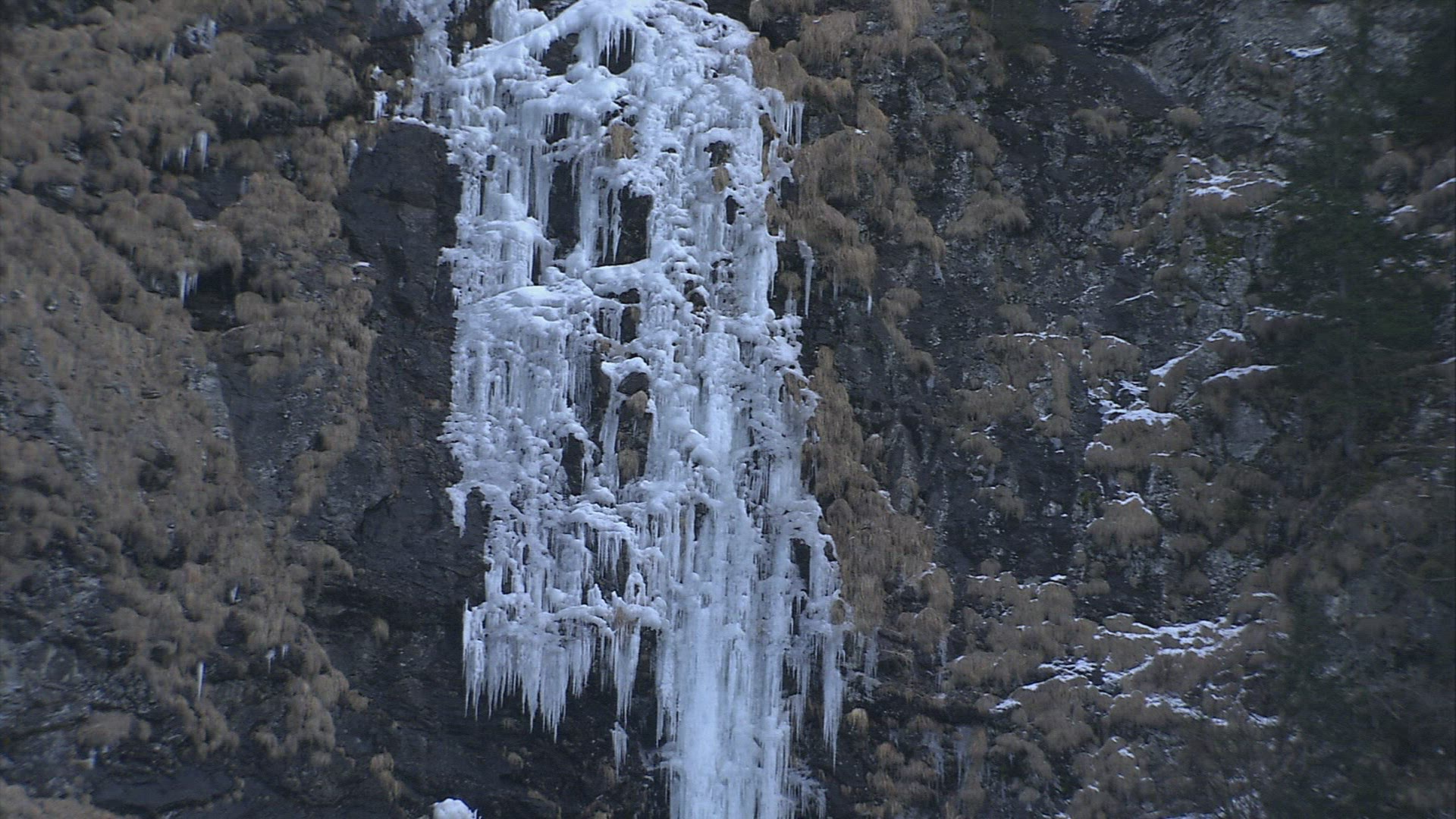 621802010 / Waterfall / Frozen / Austria
