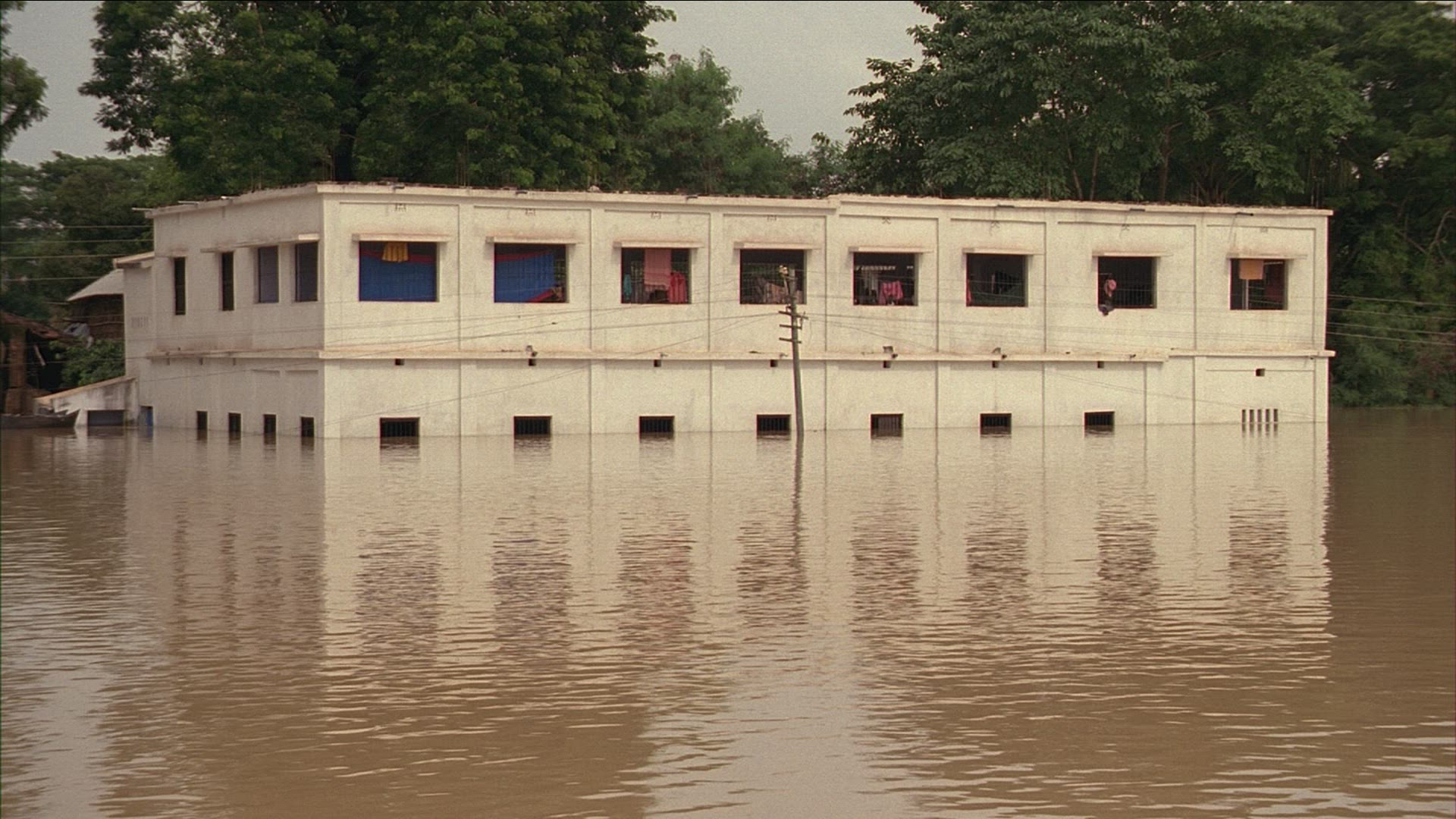 951726390 / Power Pole / River / Calcutta