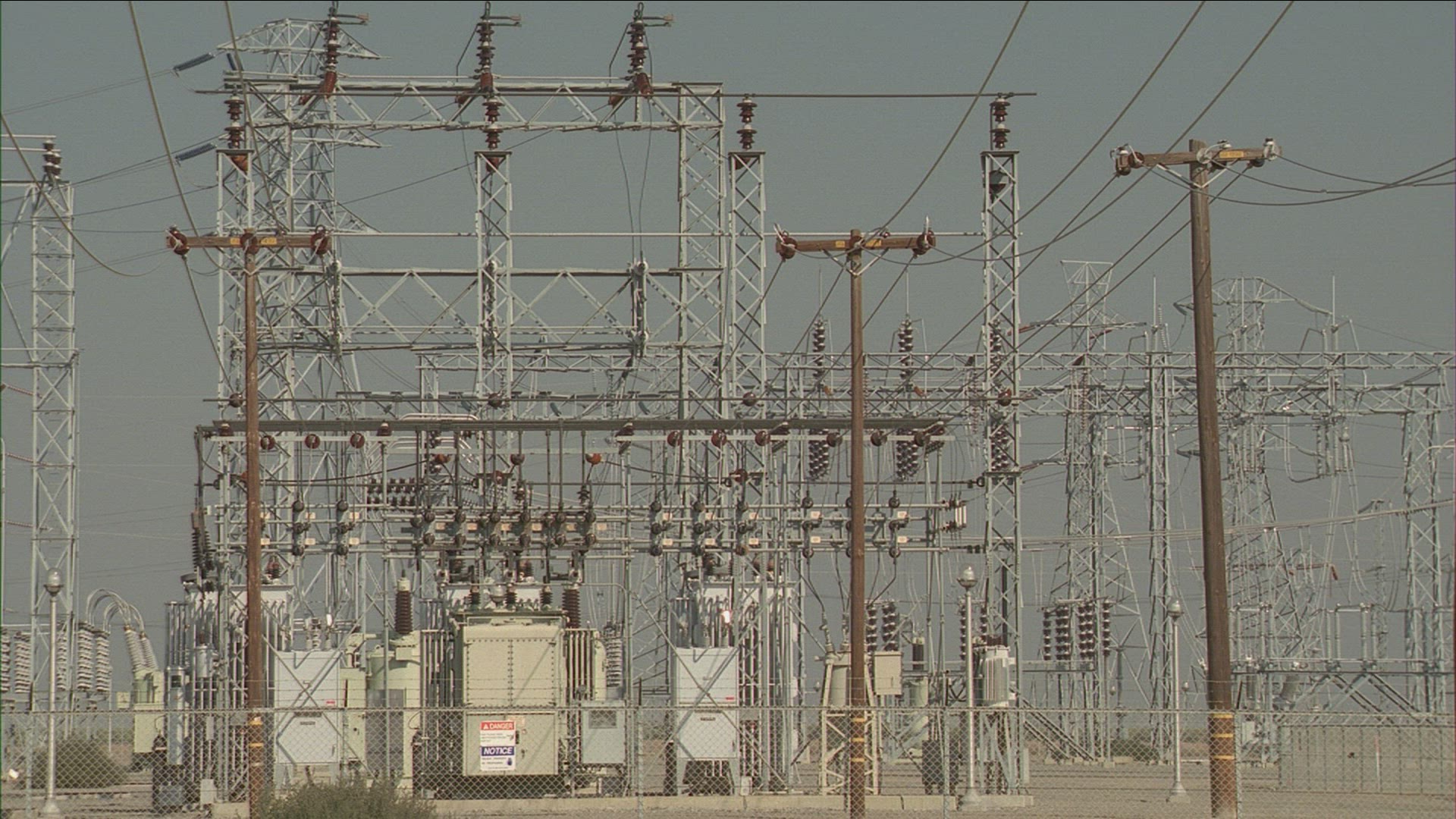 385719022 / High Voltage Line / Power Supply / USA