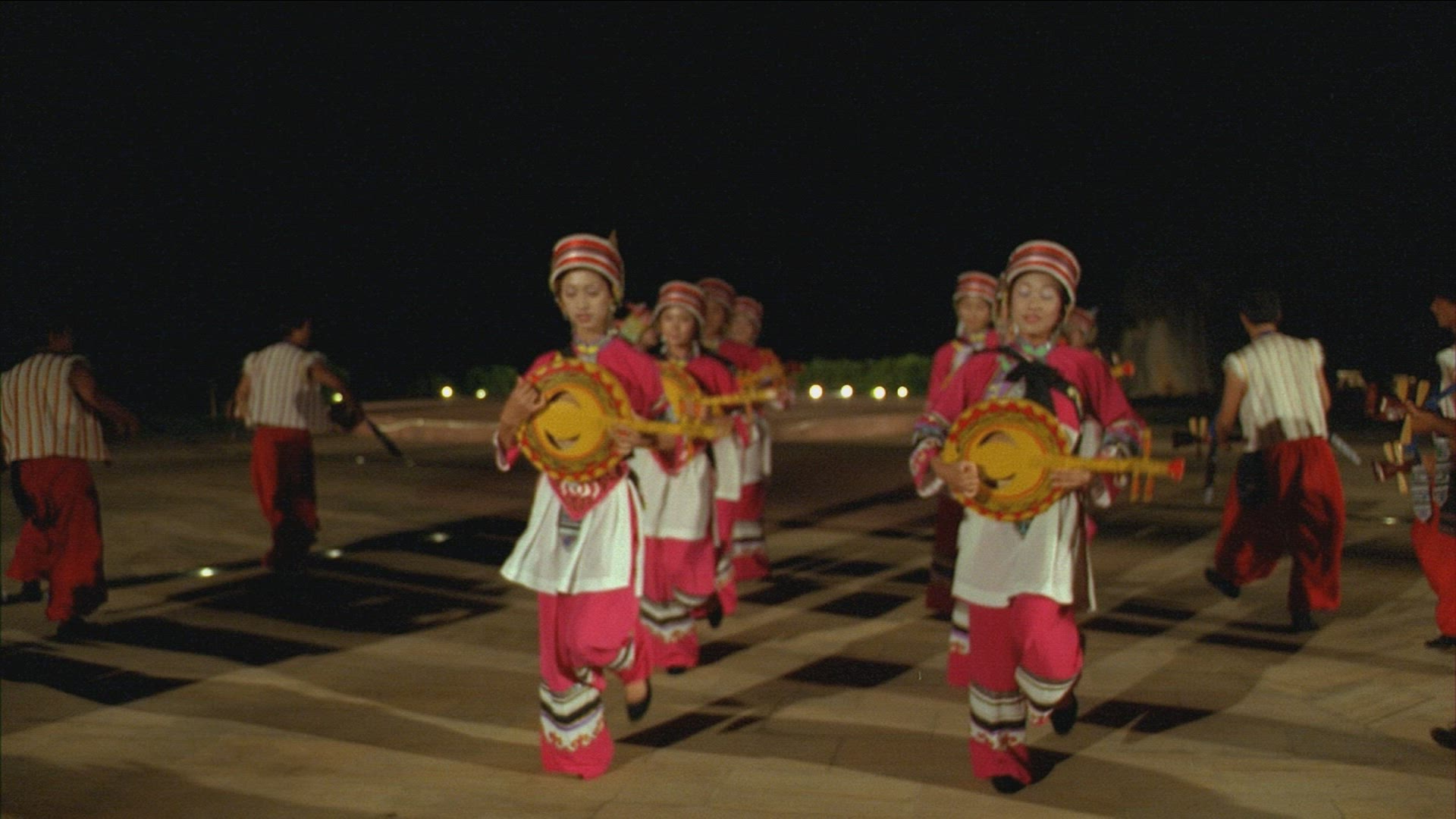 592035721 / Square Dance / Folklore / China