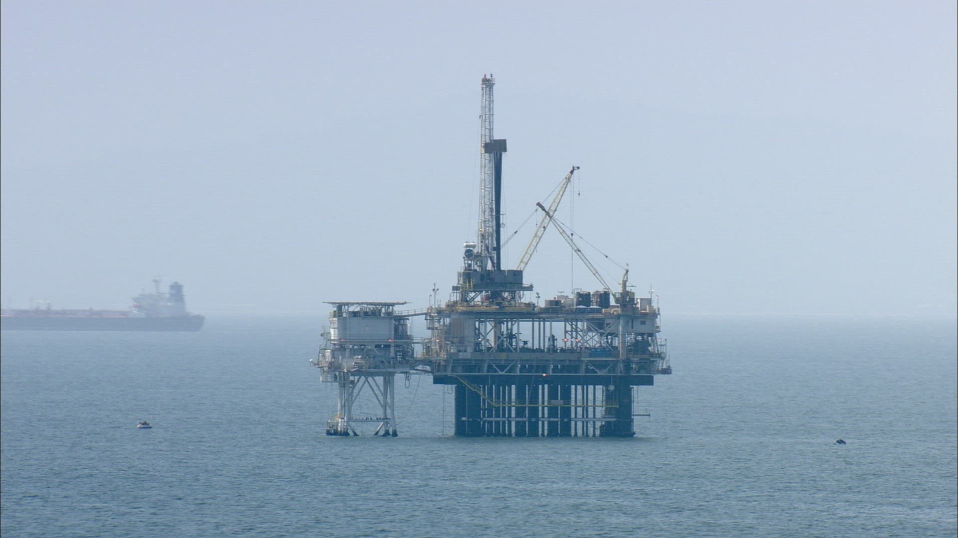 471087466 / Offshore Platform / Pacific Ocean / California / USA