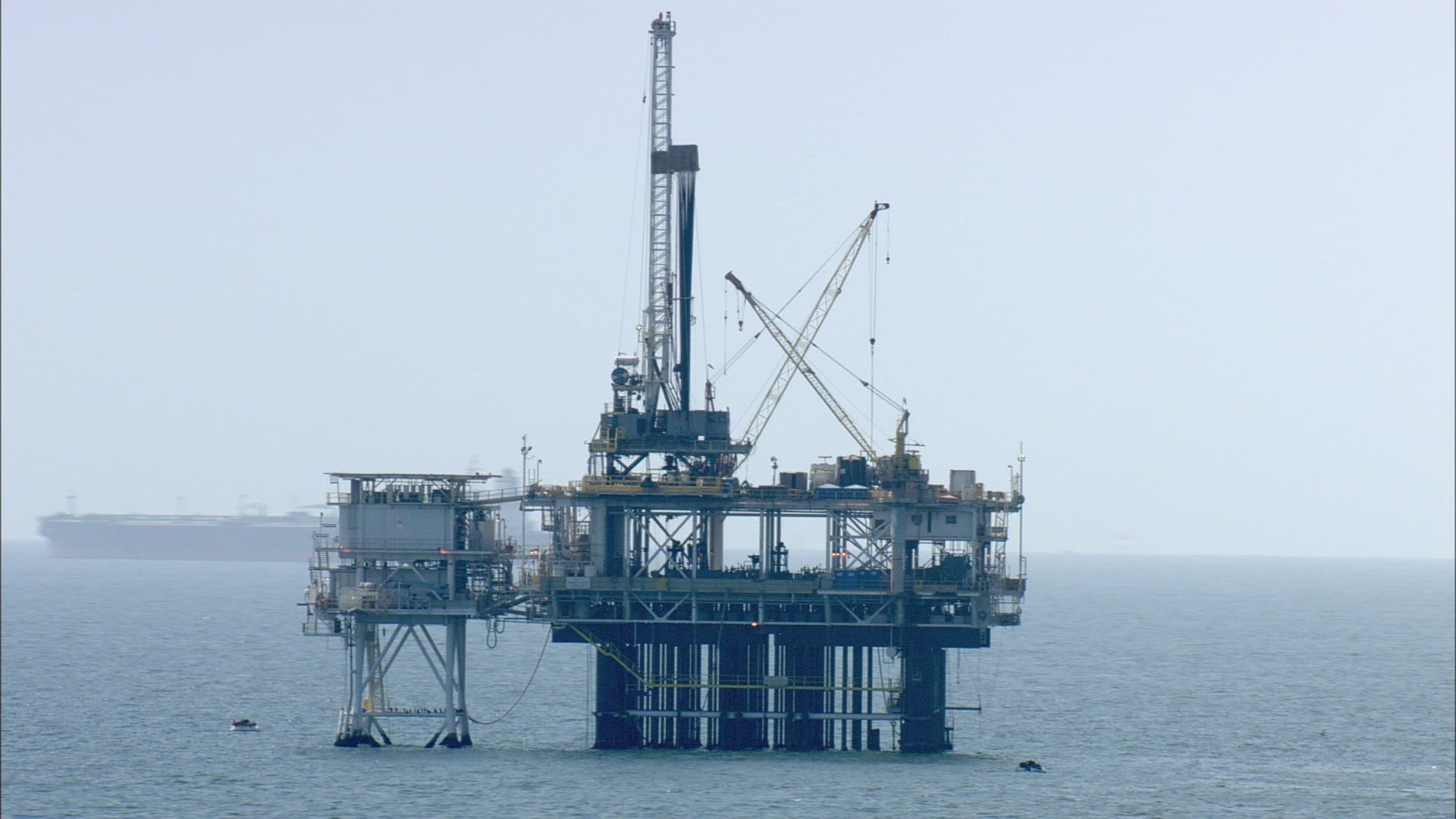 692000166 / Offshore Platform / Pacific Ocean / California / USA