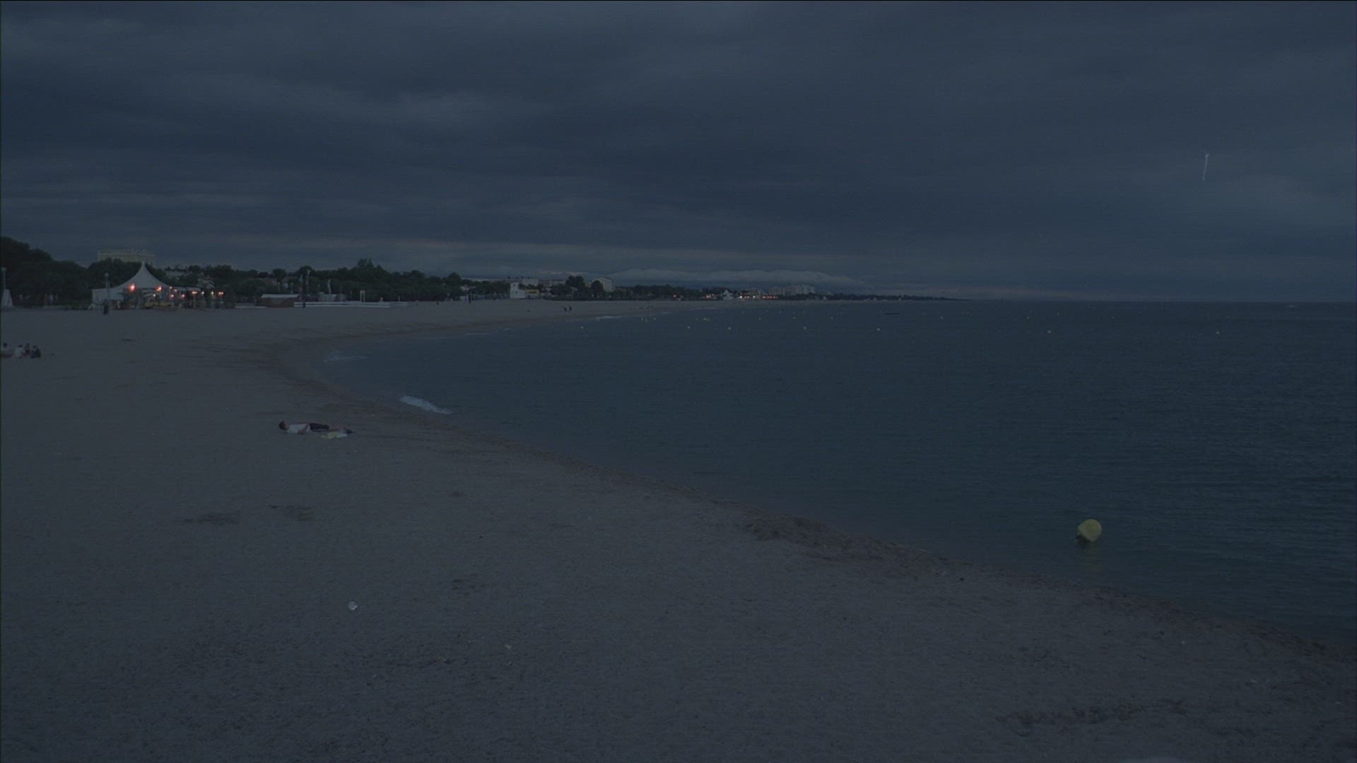 160837368 / Beach Life / Sandy Beach / France / Timelapse
