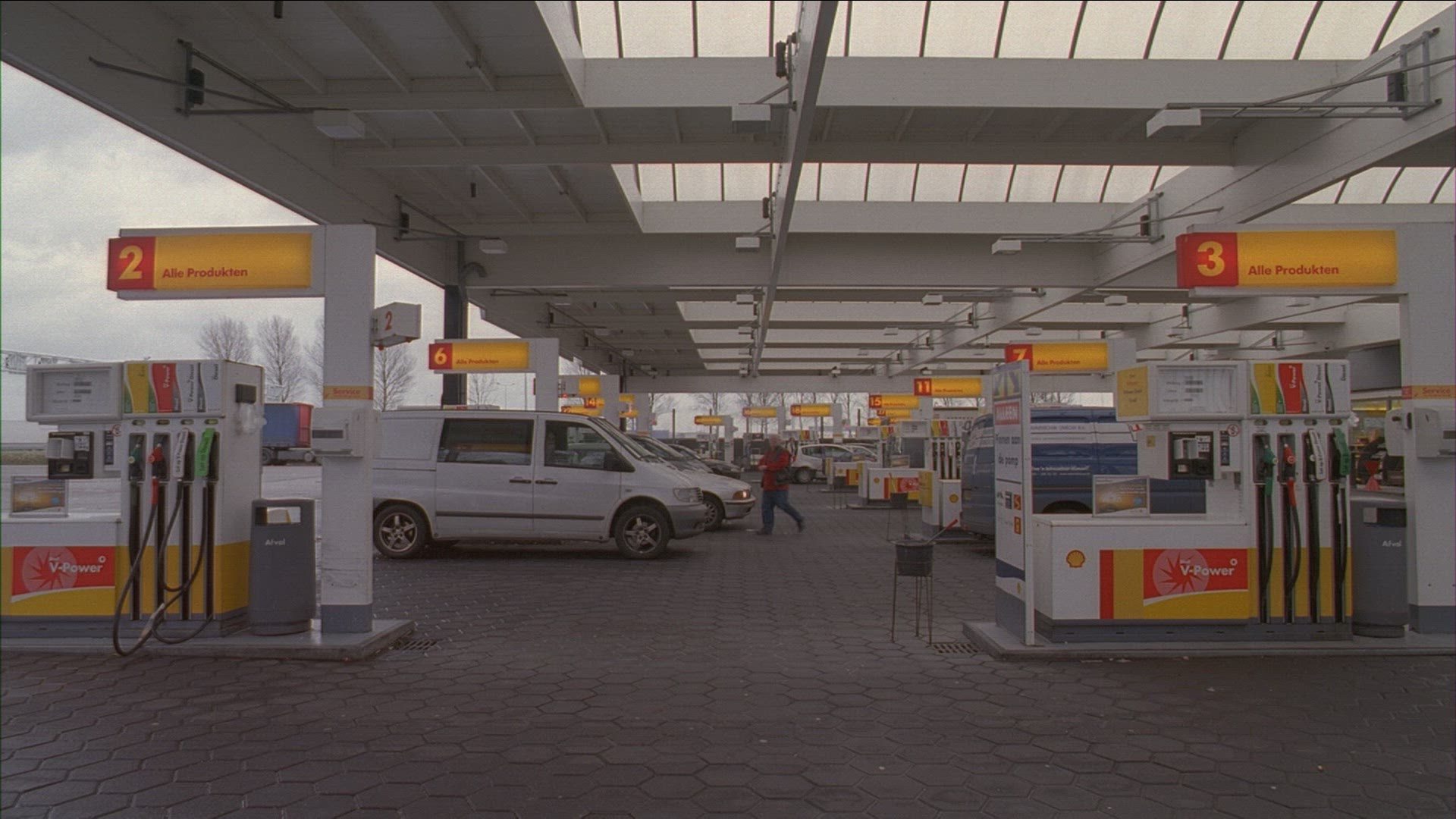 414641463 / Minibus / Petrol Station / Amsterdam