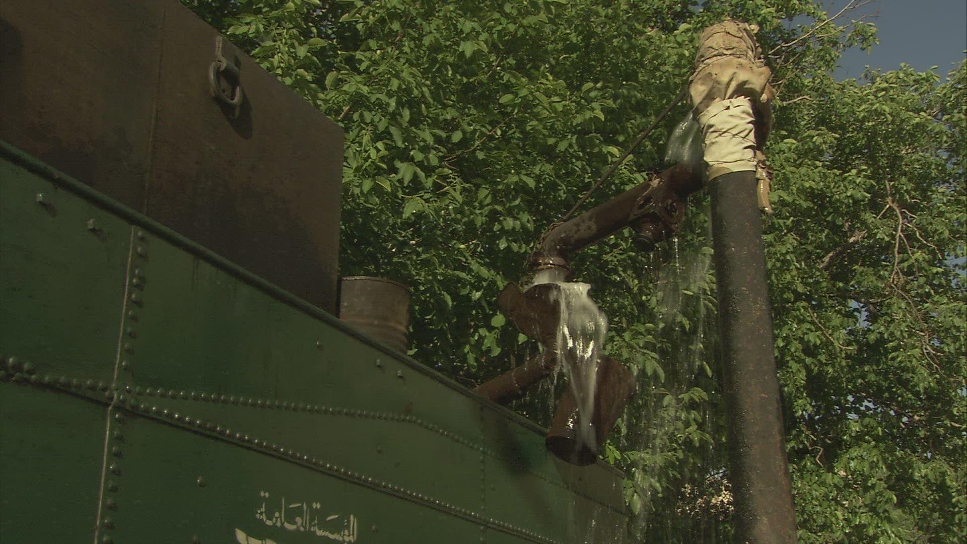 537192123 / Refueling / Steam Train / Syria
