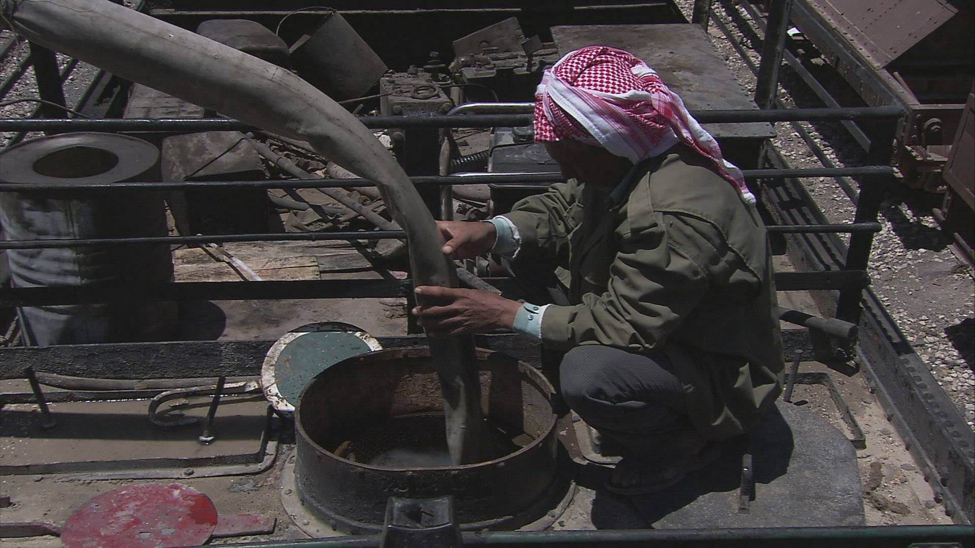 652527756 / Refueling / Steam Train / Syria