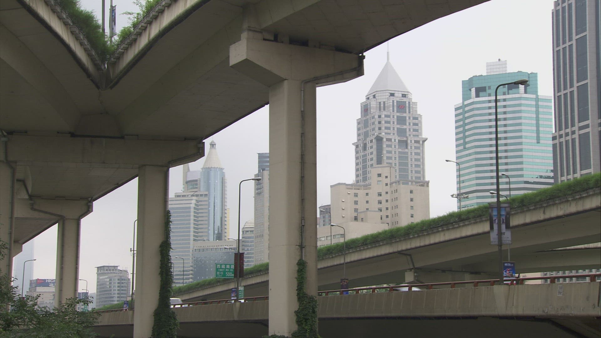 925408455 / Bridge / City Traffic / Shanghai / China