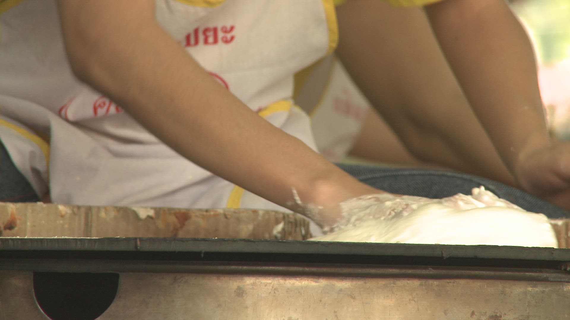 331898641 / Market Vendor / Cooking / Bangkok