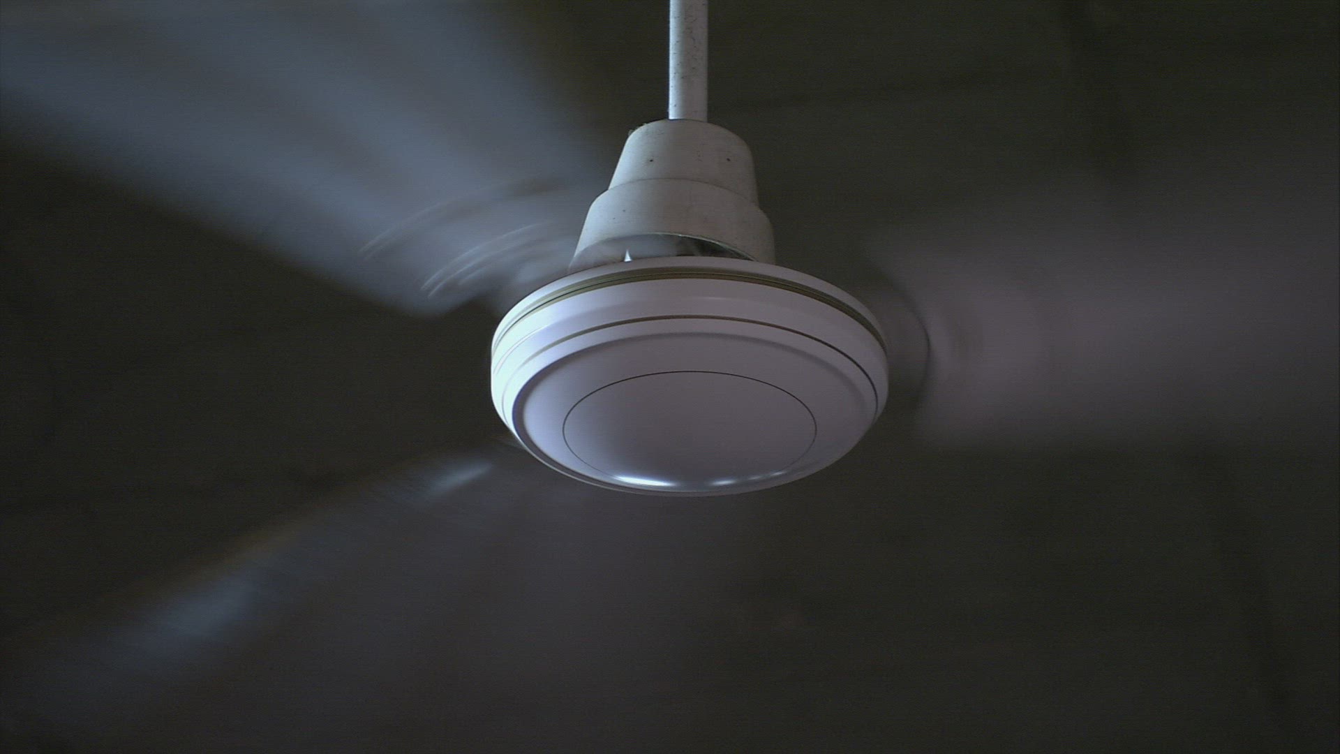 728152257 / Ventilator / Rotating