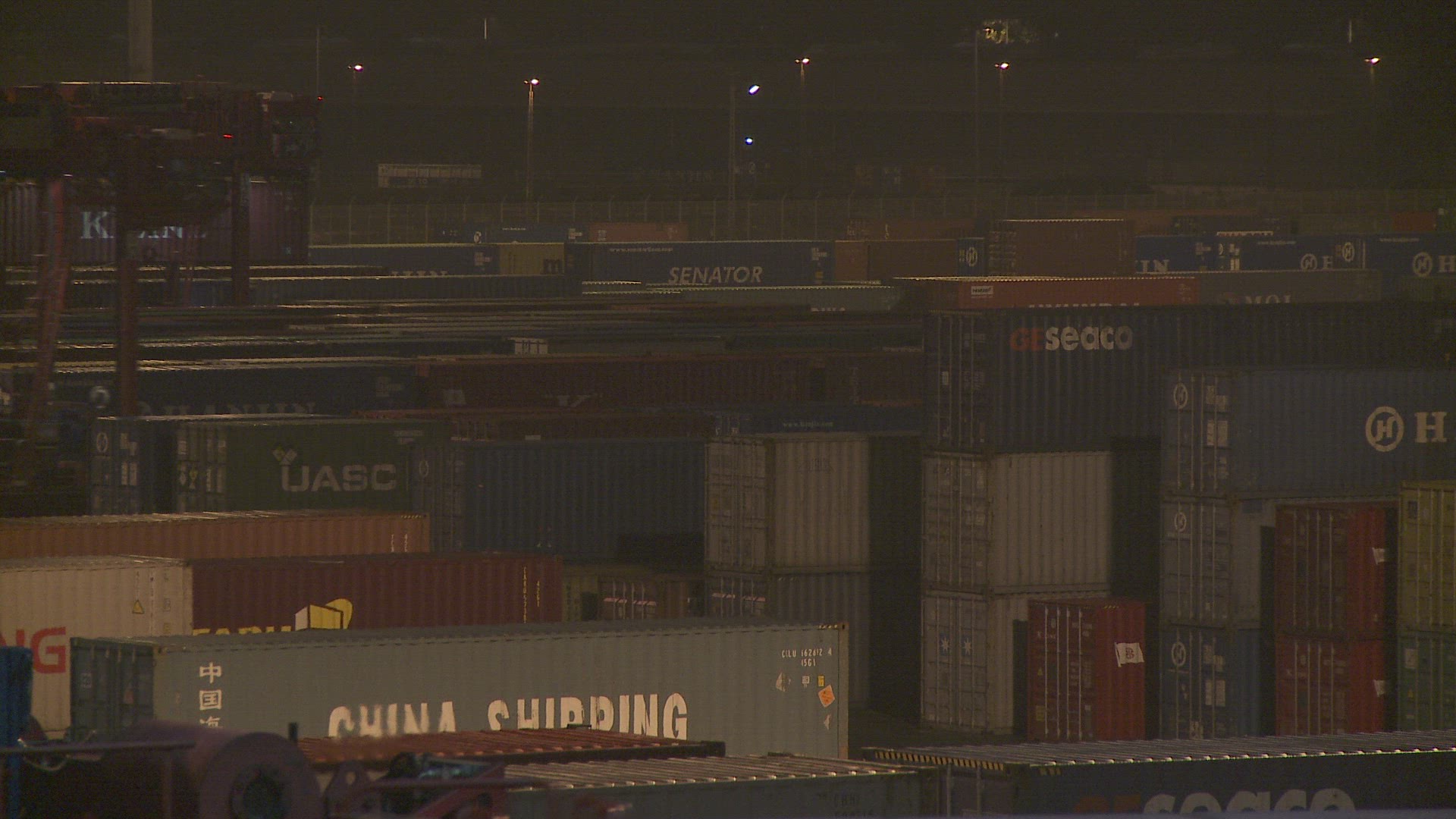568112892 / Logistics / Eurogate Container Terminal Hamburg / Night