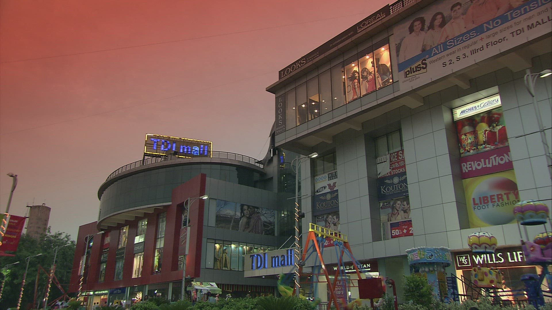 195177826 / Shopping Center / Chandigarh / India