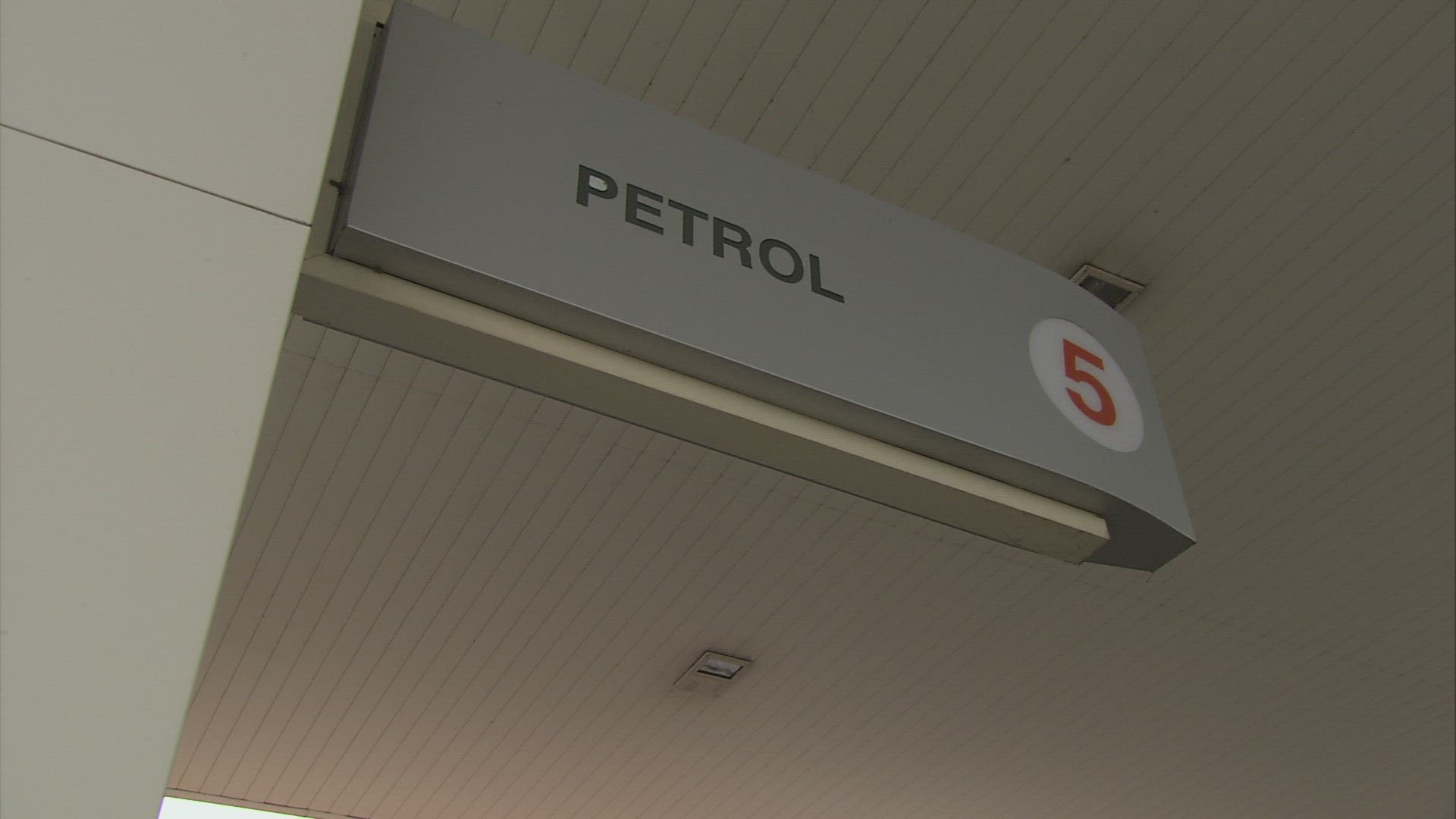 960219440 / Petrol Station / India