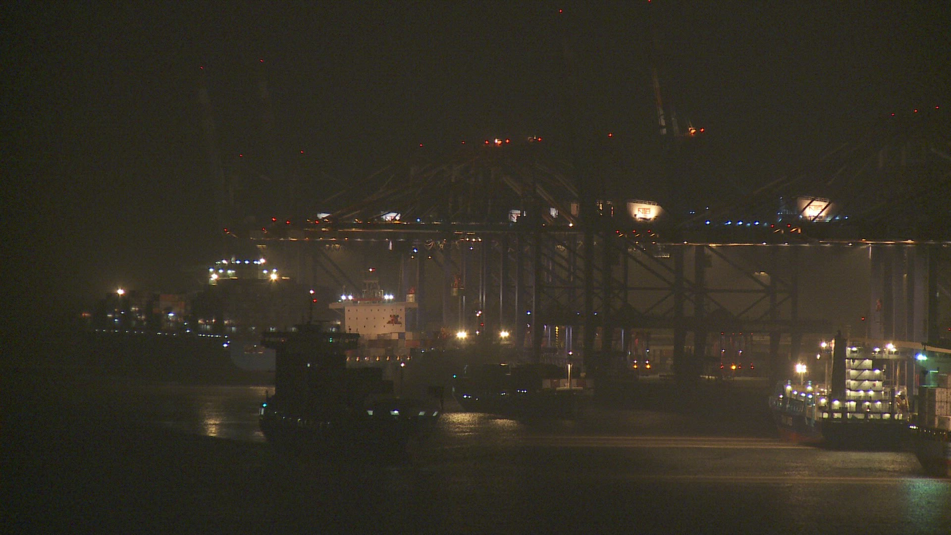 489363482 / Ship / Container Harbor / Germany / Night
