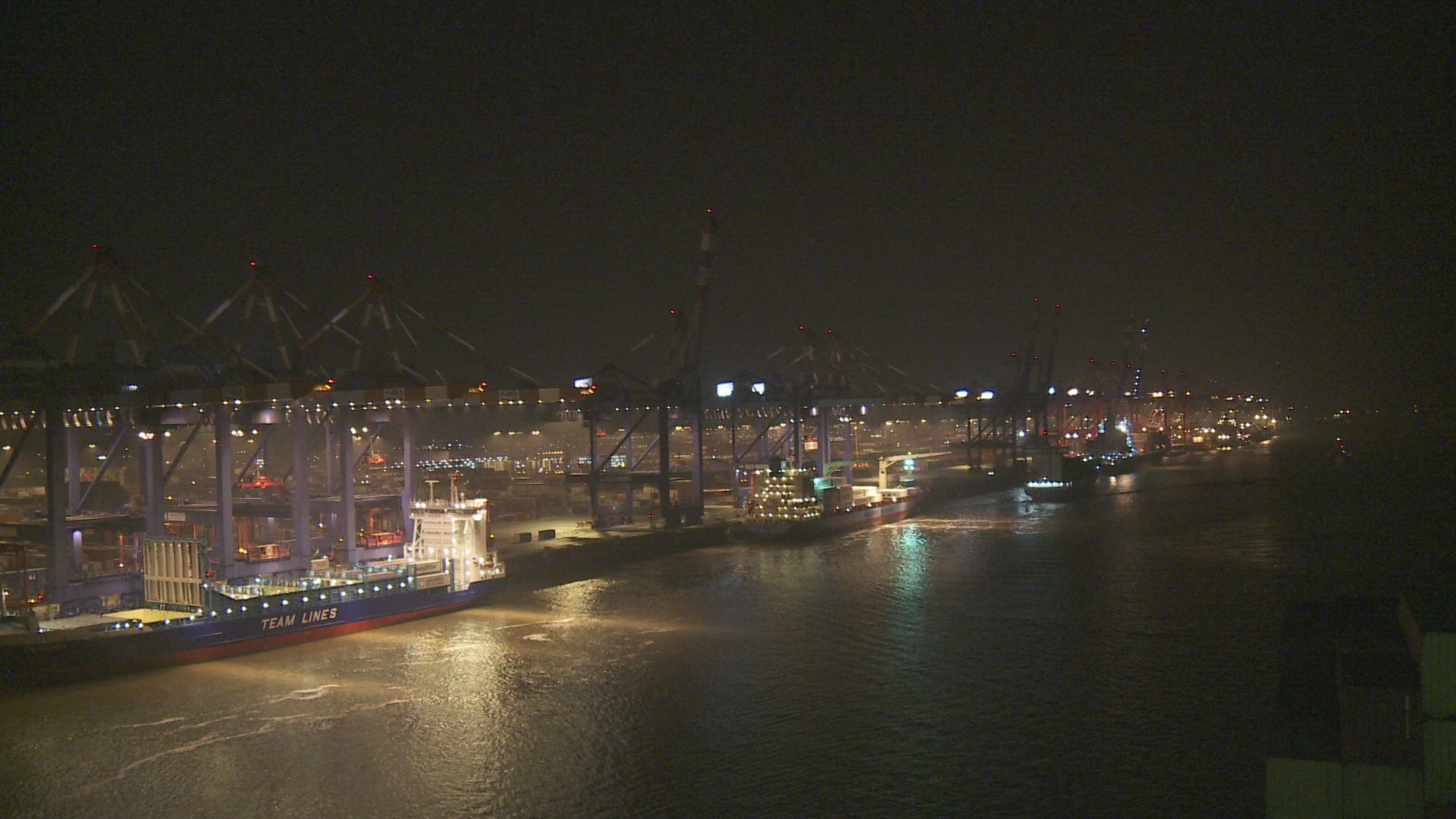 826148858 / Ship / Container Harbor / Germany / Night