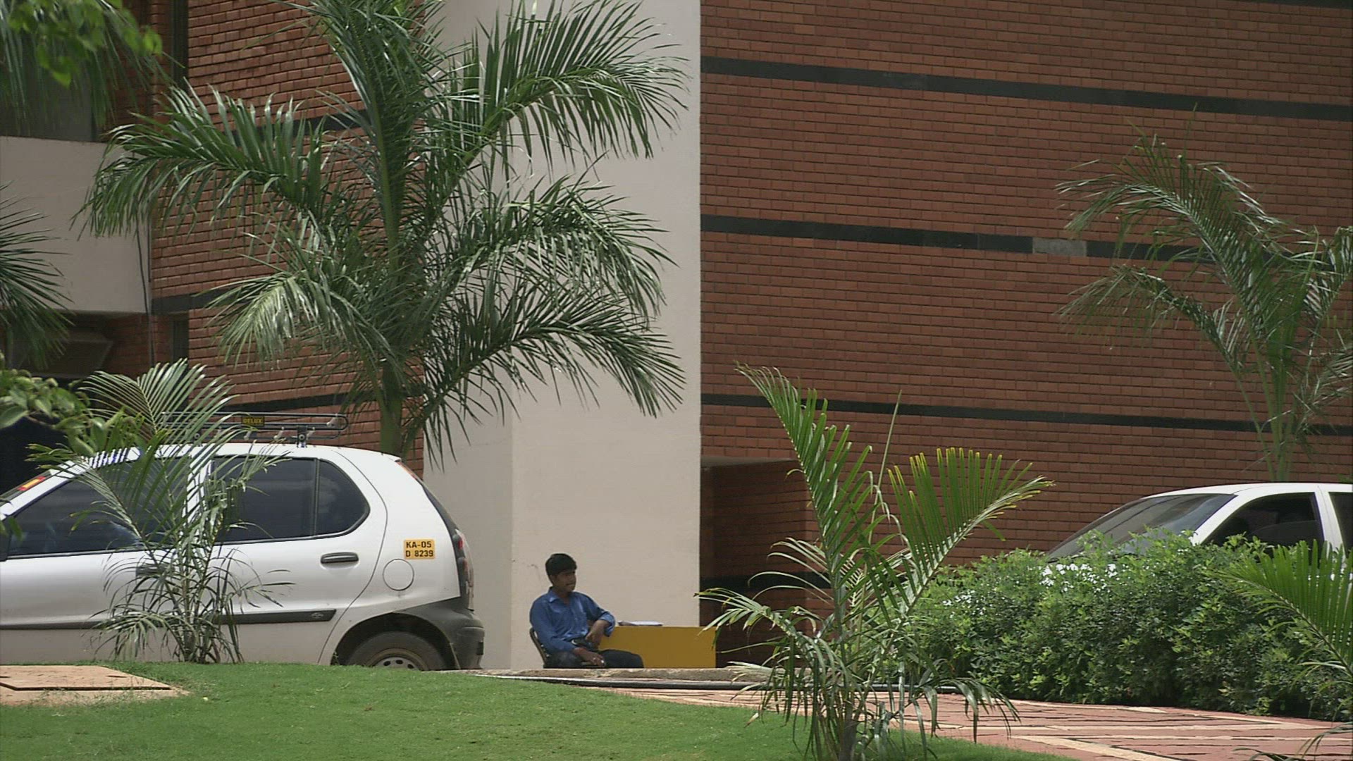 484471854 / Deutsche Bank / Bangalore / India