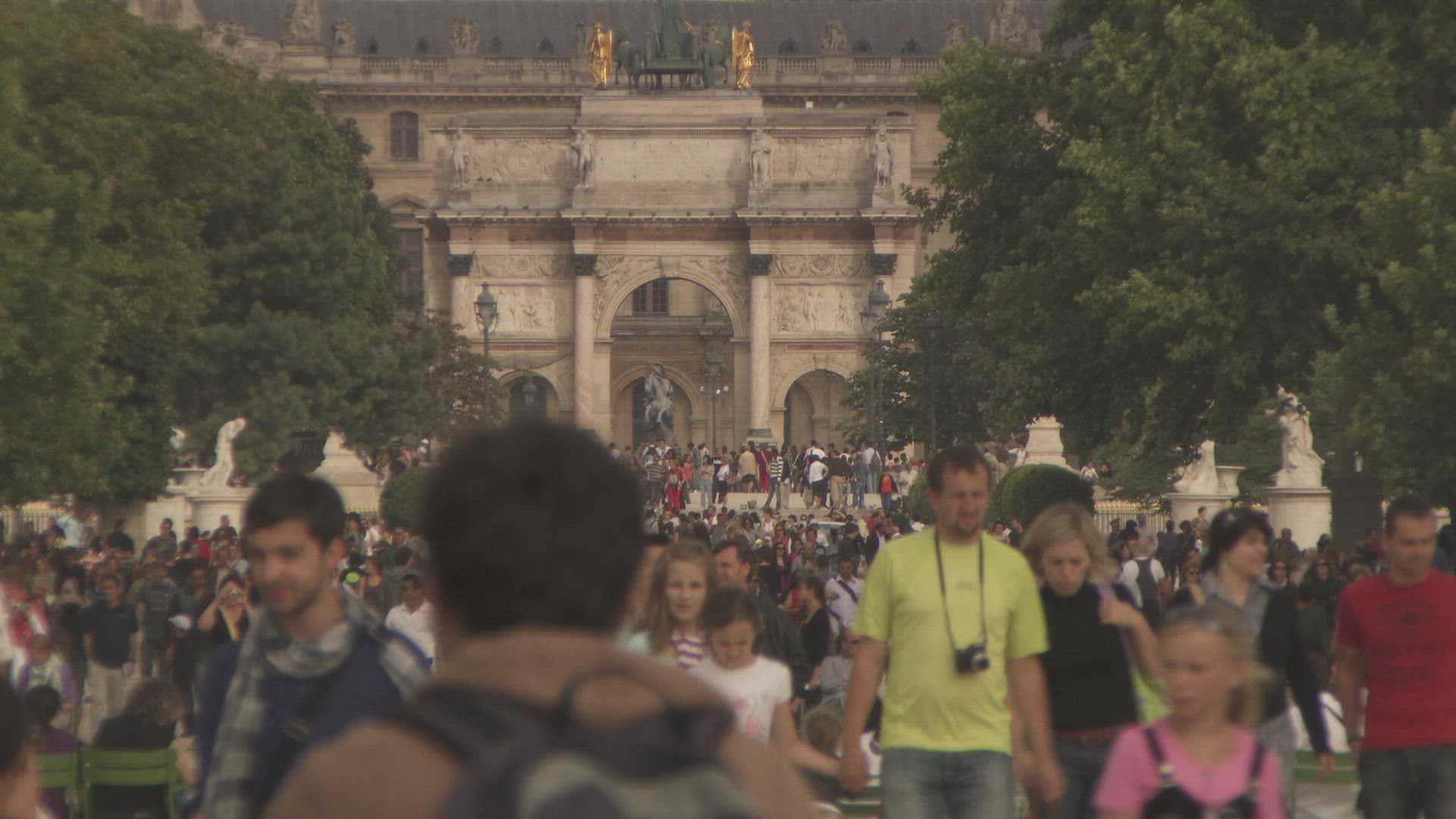 540640617 / People / Urban Life / Paris