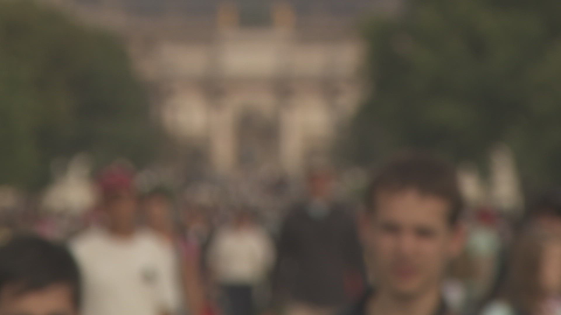 900095472 / People / Urban Life / Paris