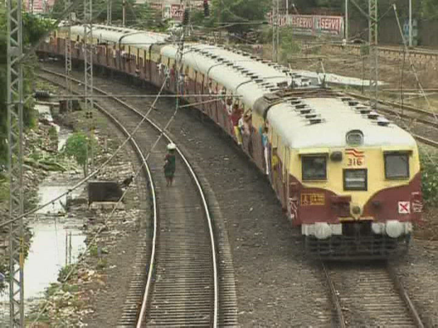 263675105 / Passenger / Railway Transport / Mumbai